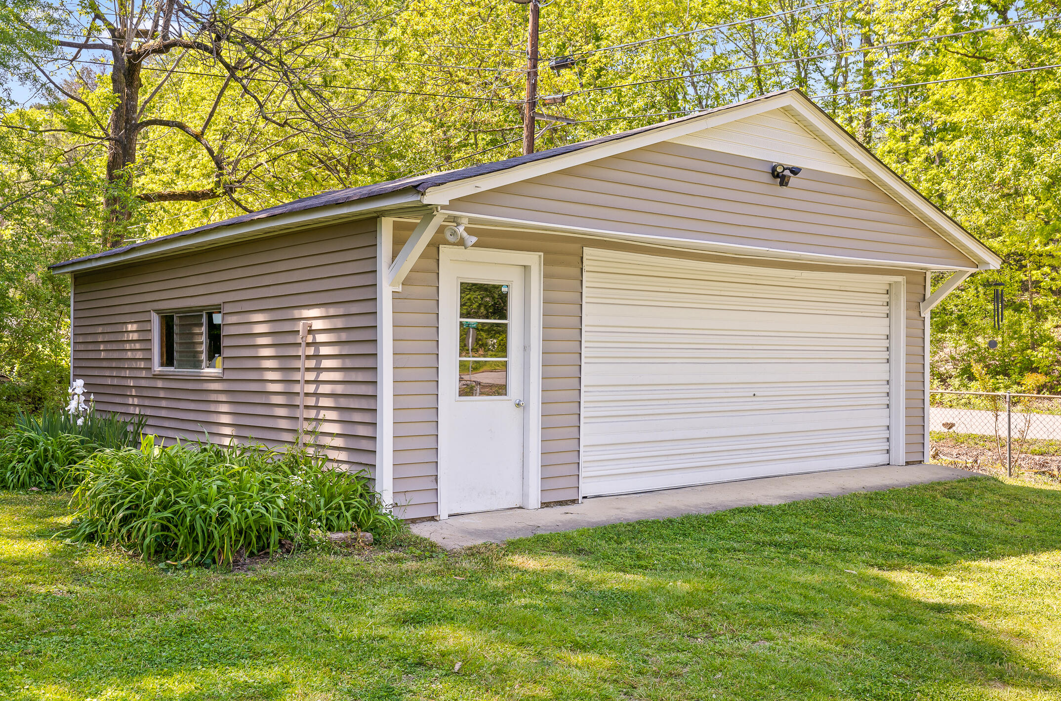 5813 Dagney Lane