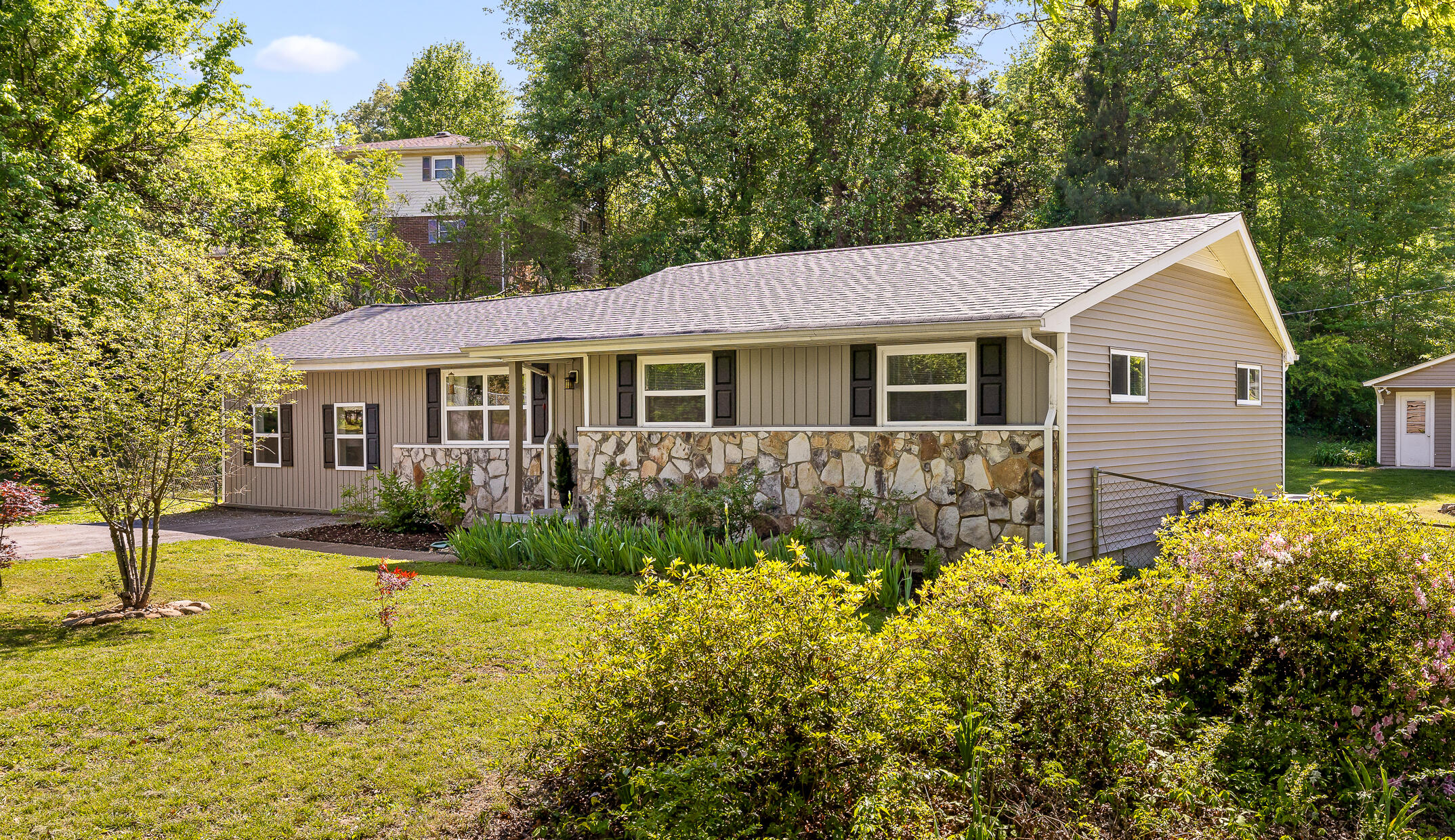 5813 Dagney Lane