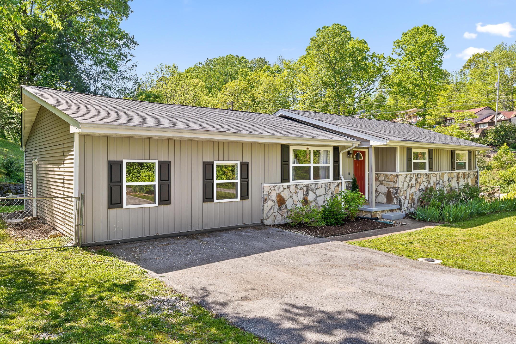 5813 Dagney Lane