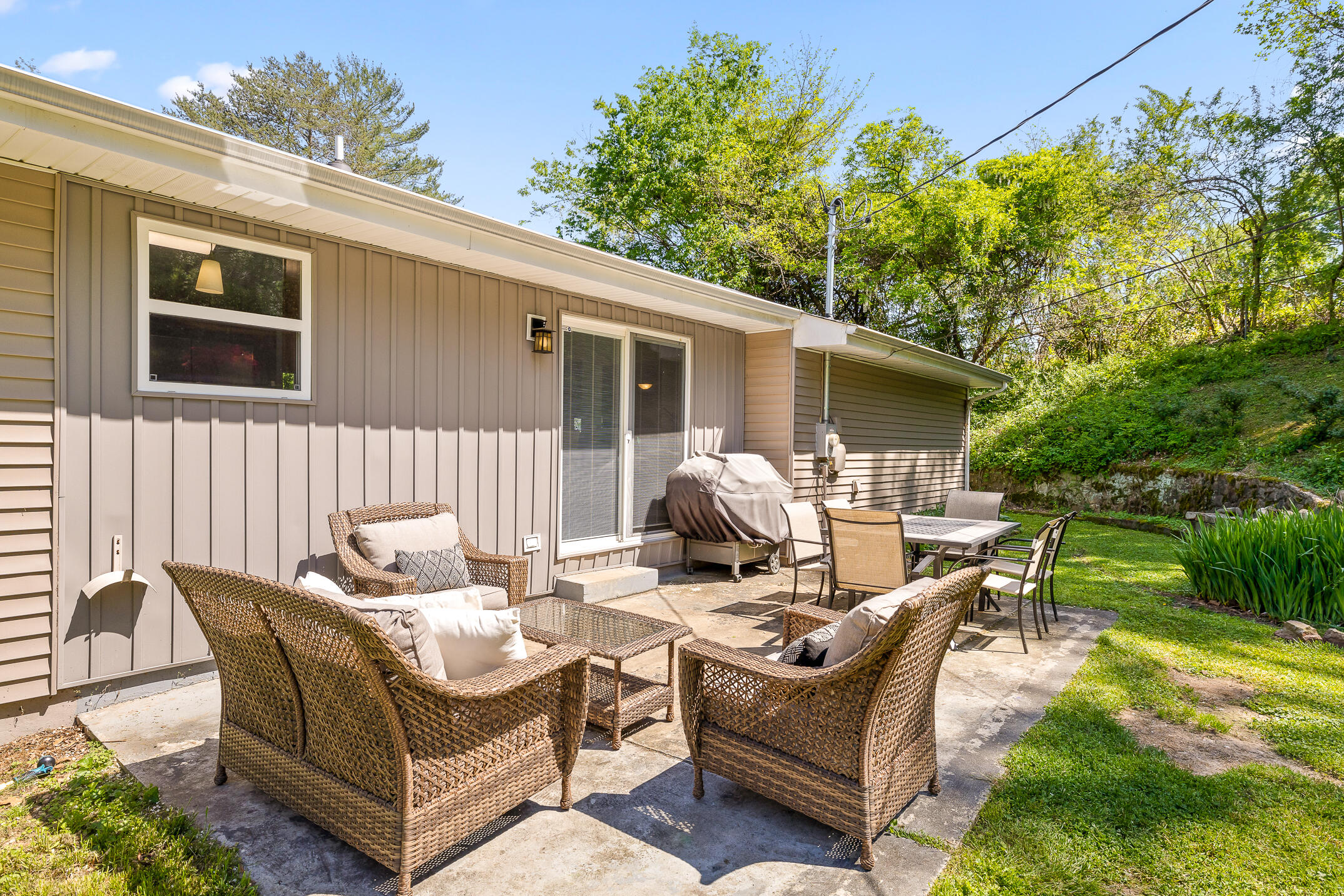 5813 Dagney Lane