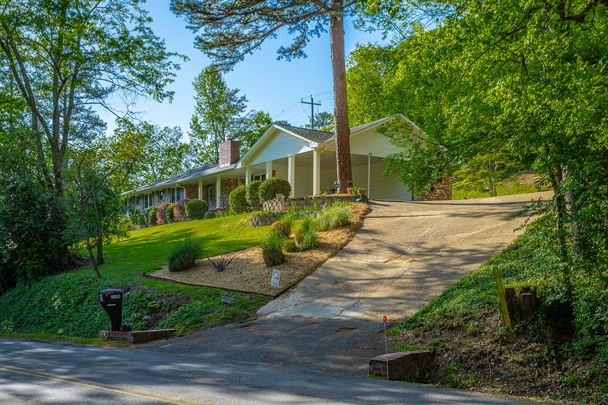 1109 Altamont Road