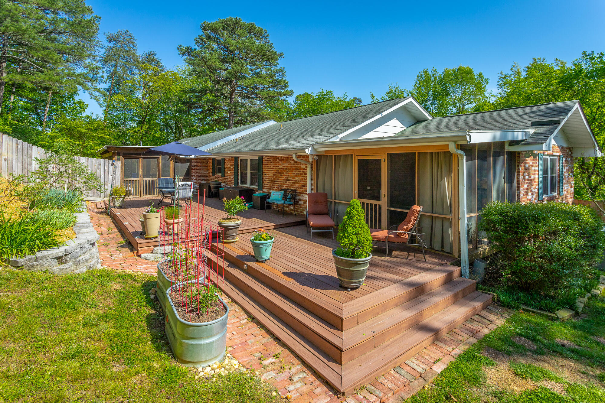 1109 Altamont Road