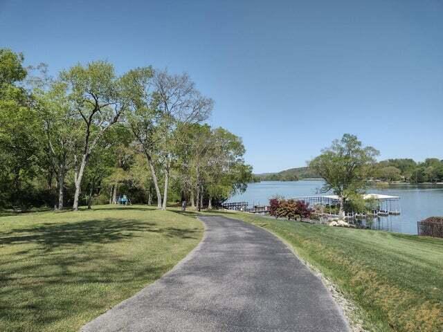 6900 Lakeshore Drive