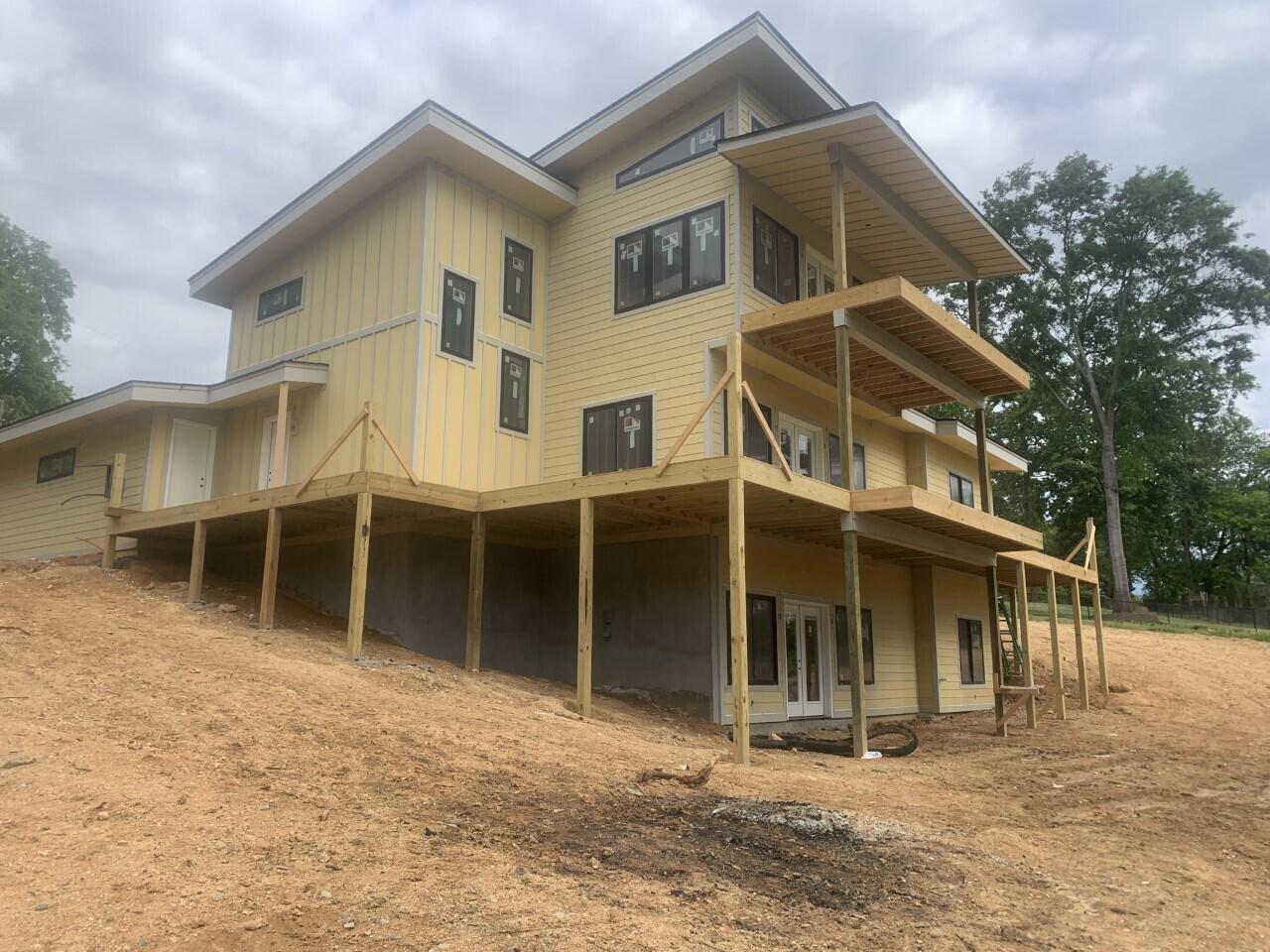6900 Lakeshore Drive