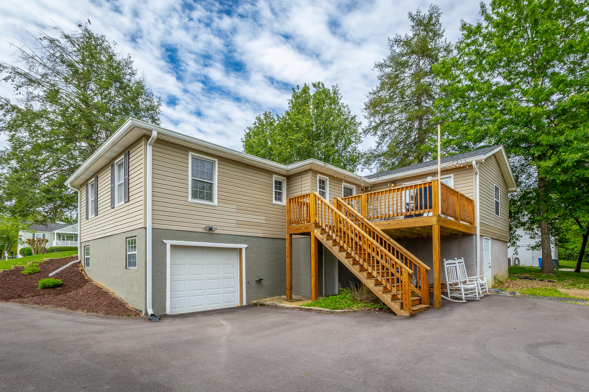 979 Linden Hall Road