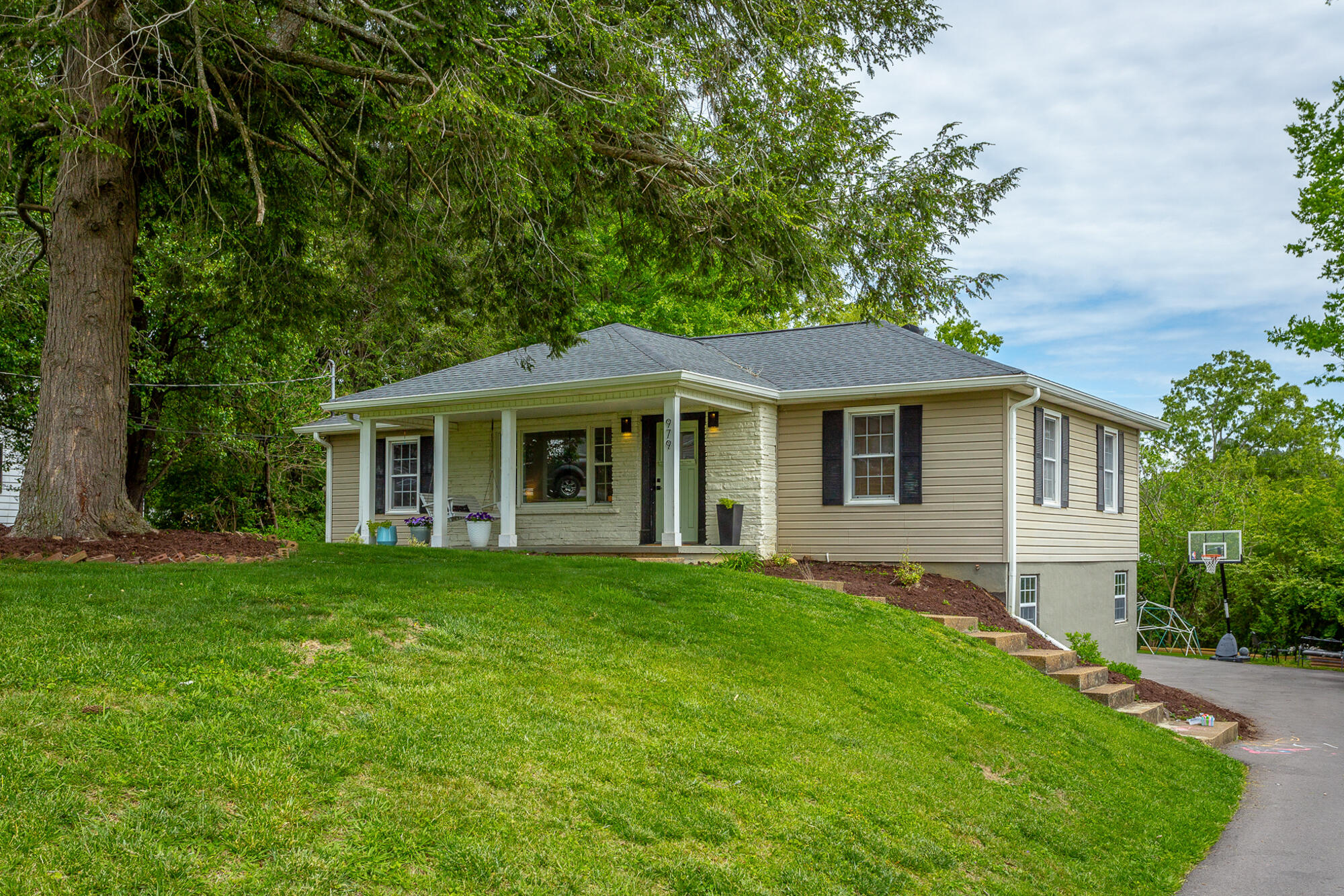 979 Linden Hall Road