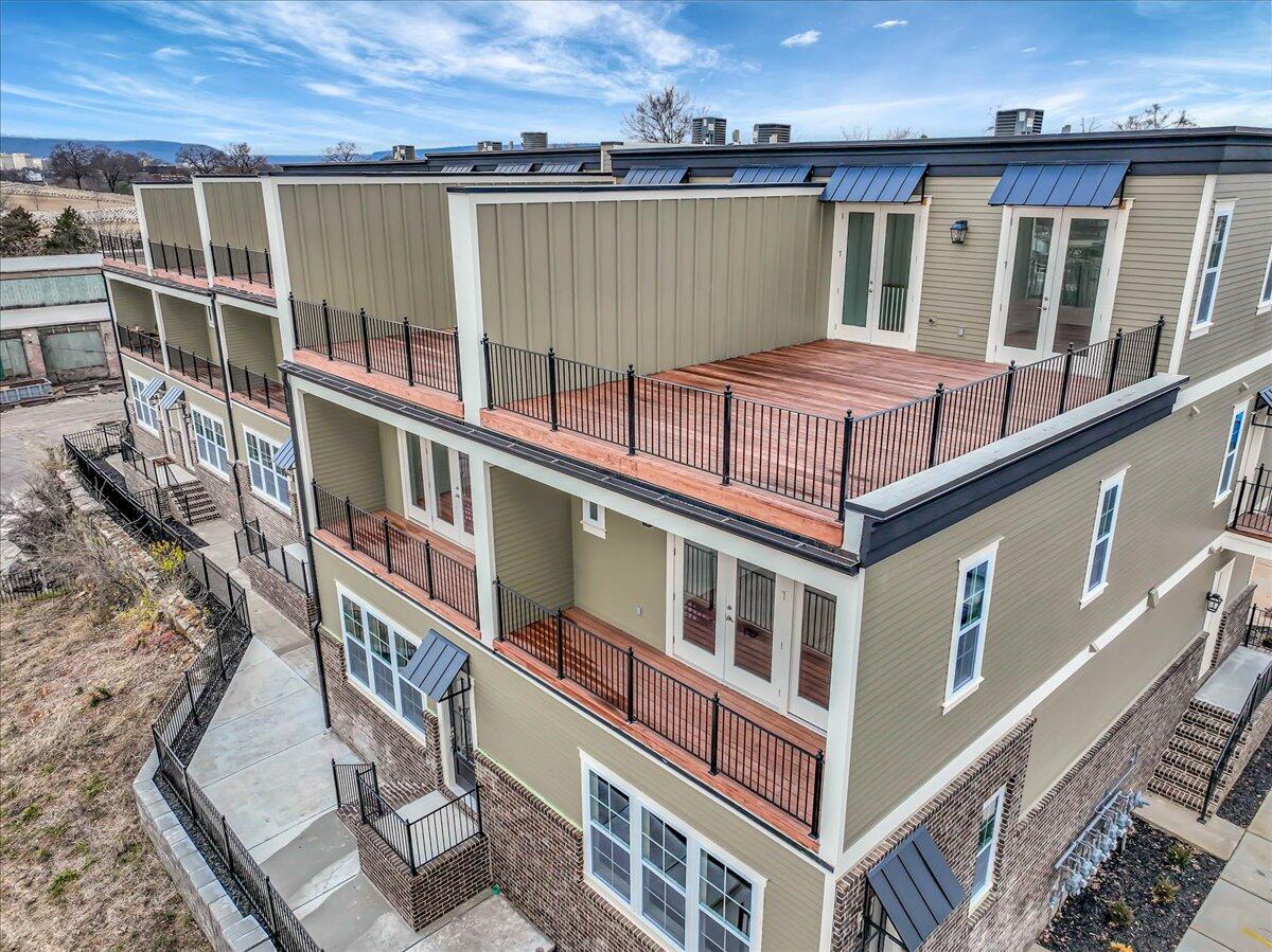 829 S Greenwood Ave, 121