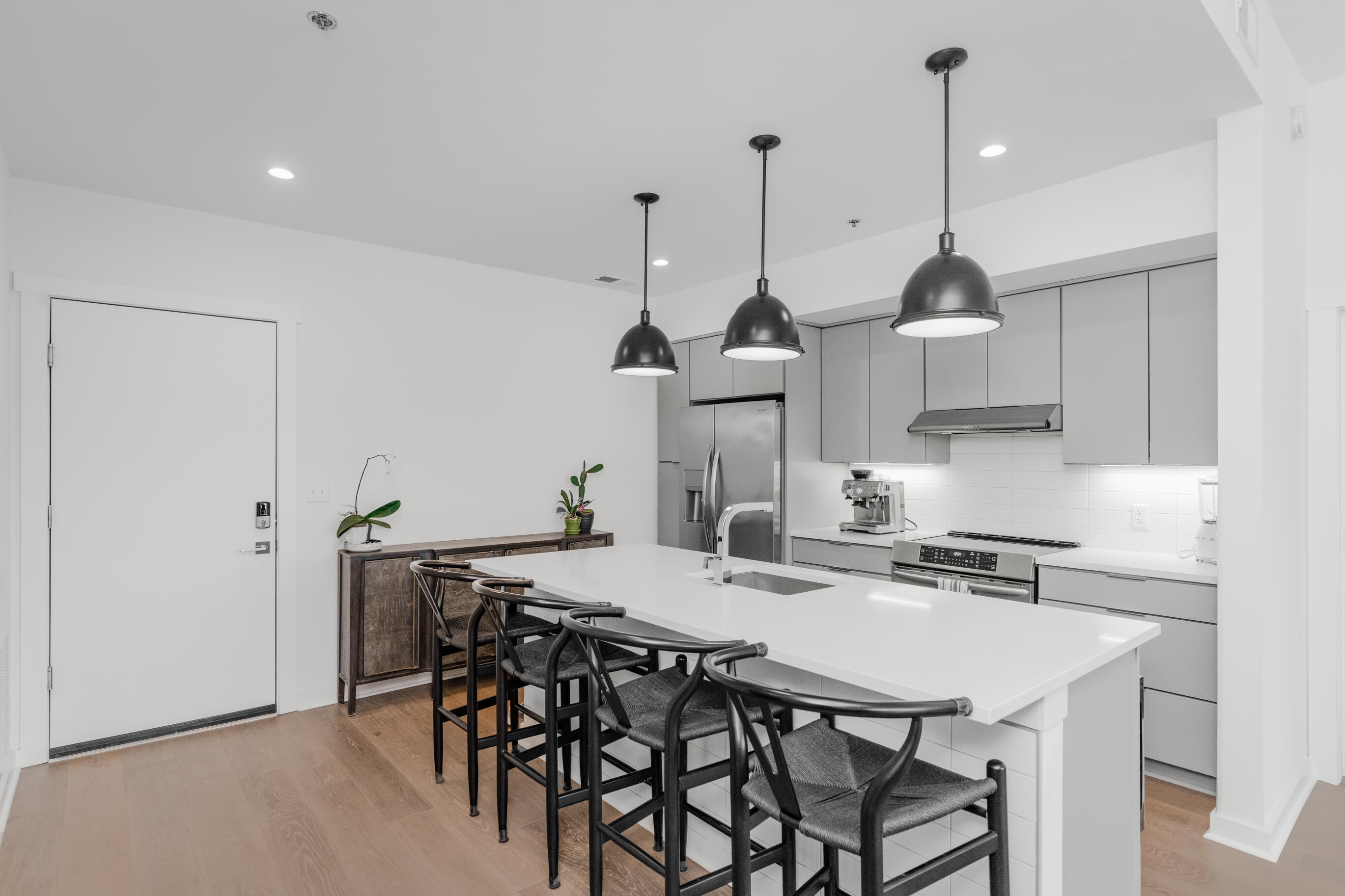 411 Fairpoint Street, 403