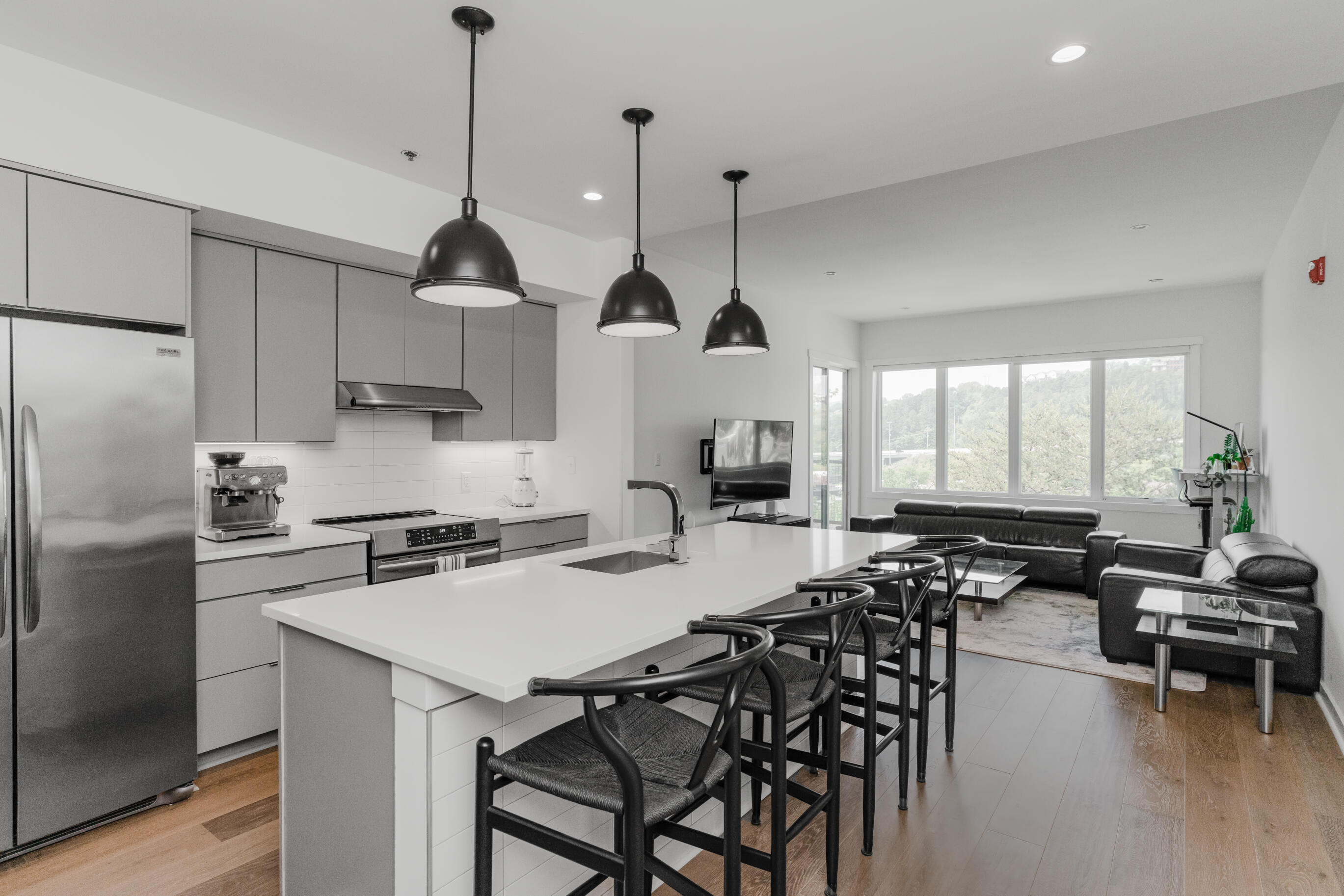 411 Fairpoint Street, 403