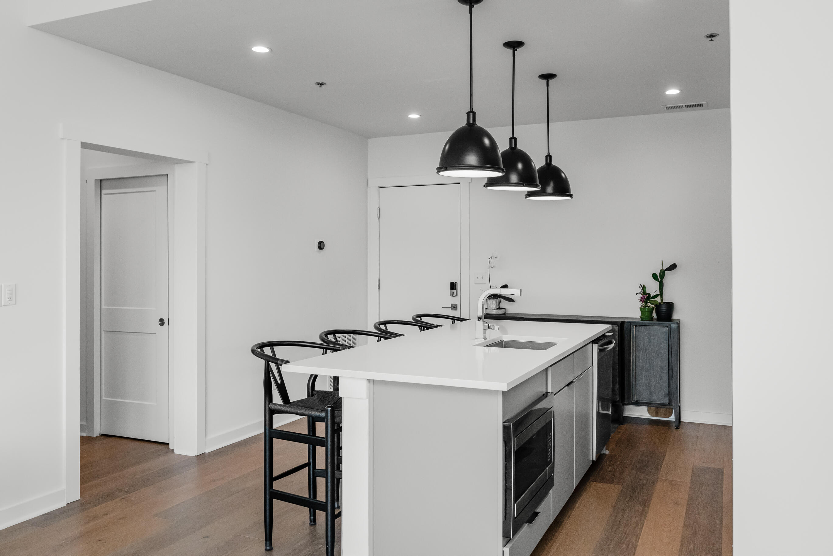 411 Fairpoint Street, 403