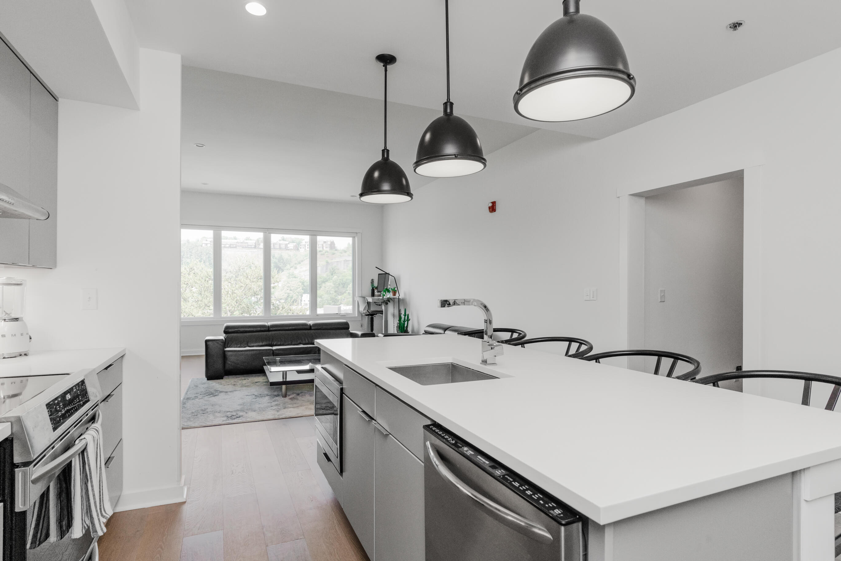 411 Fairpoint Street, 403