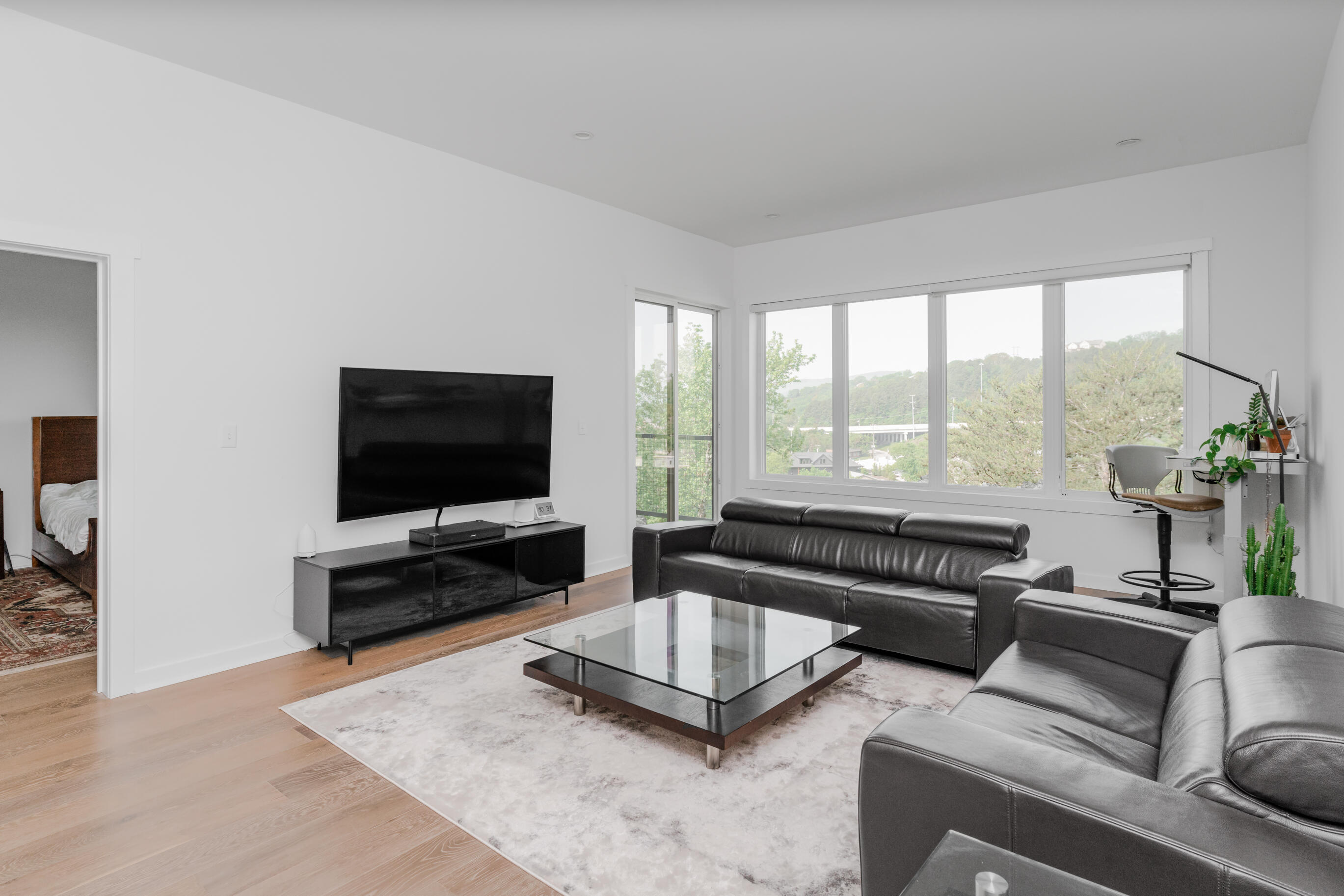 411 Fairpoint Street, 403