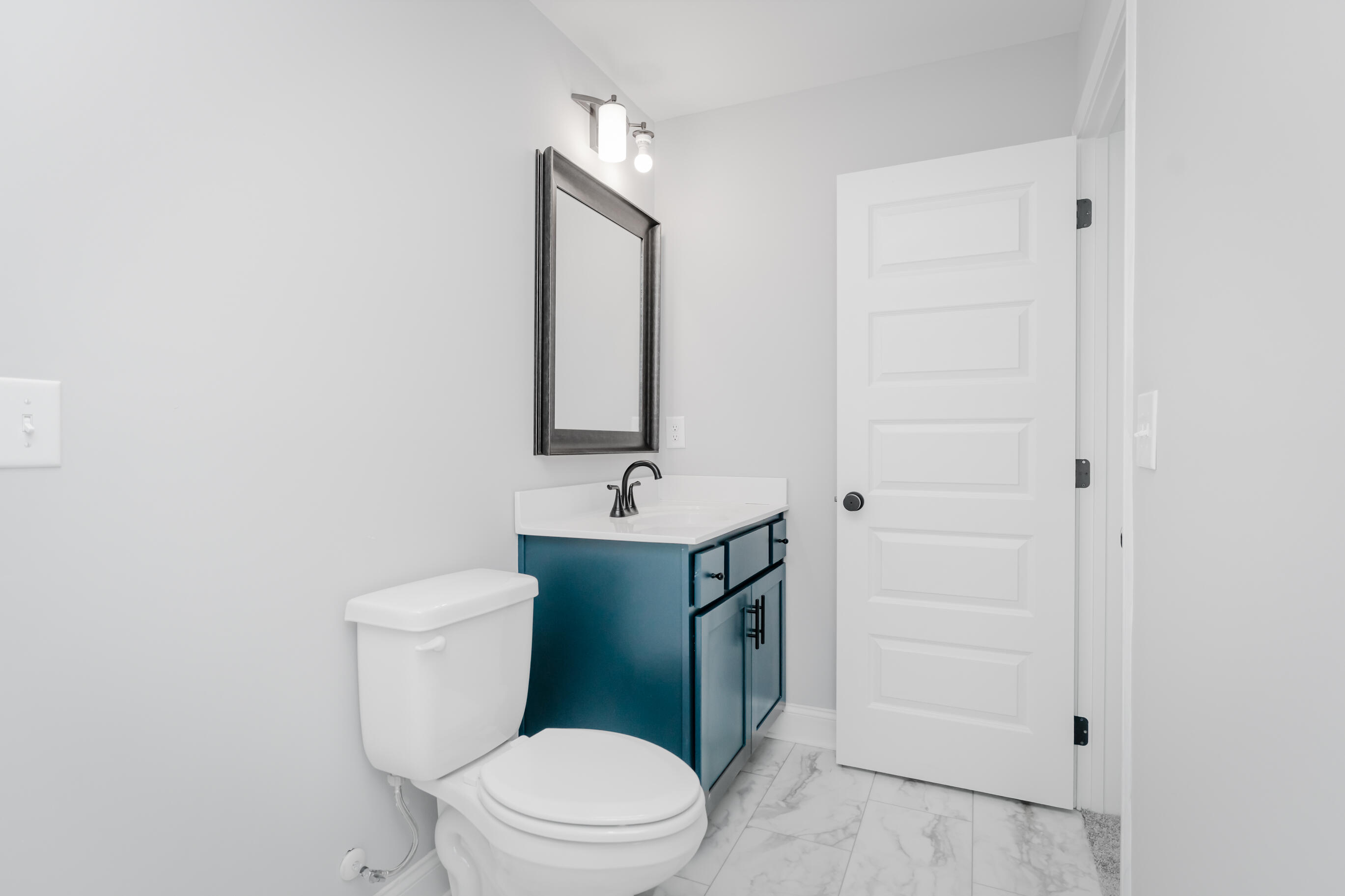 8724 Knolling Loop, 48