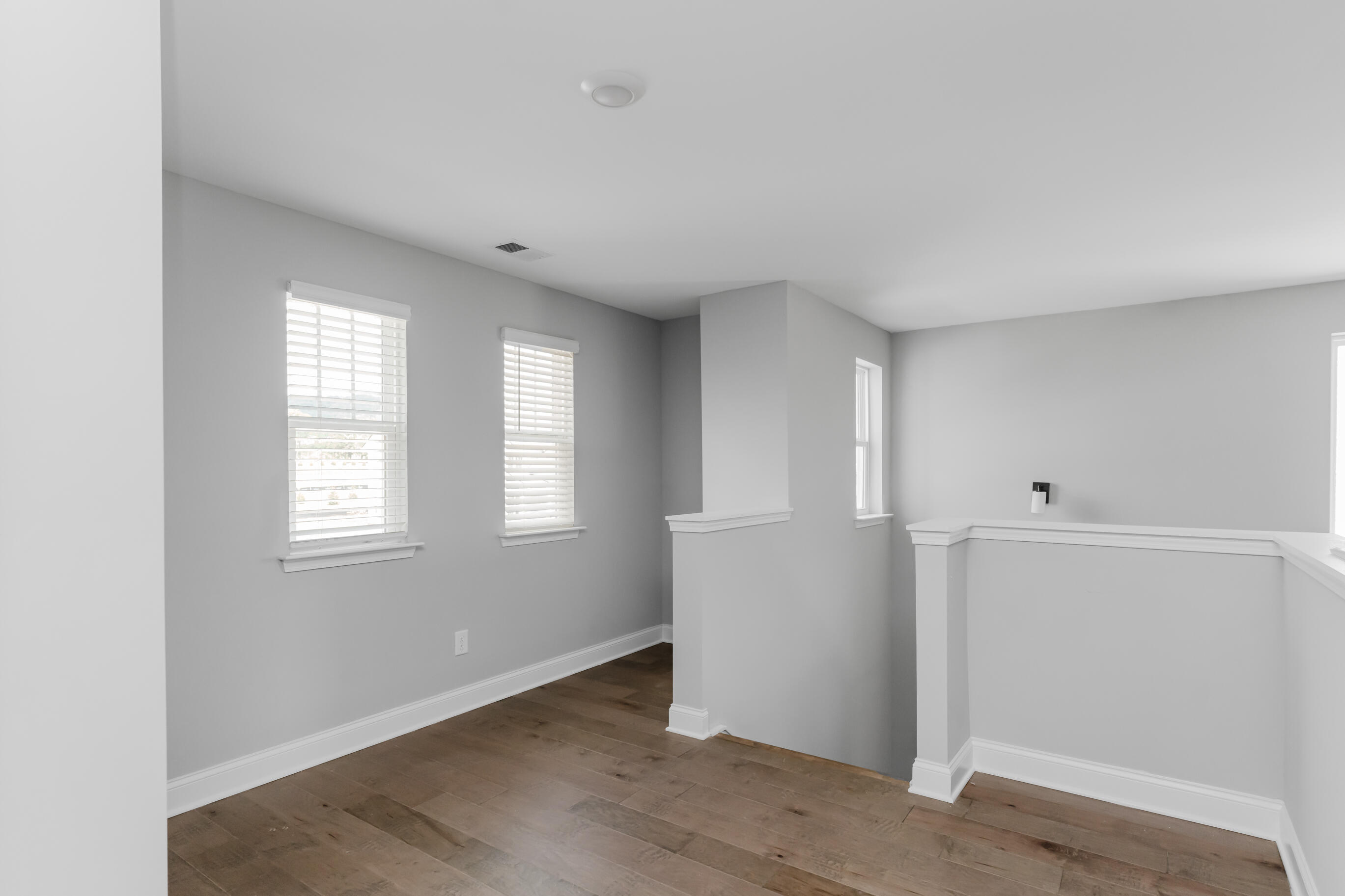 8724 Knolling Loop, 48