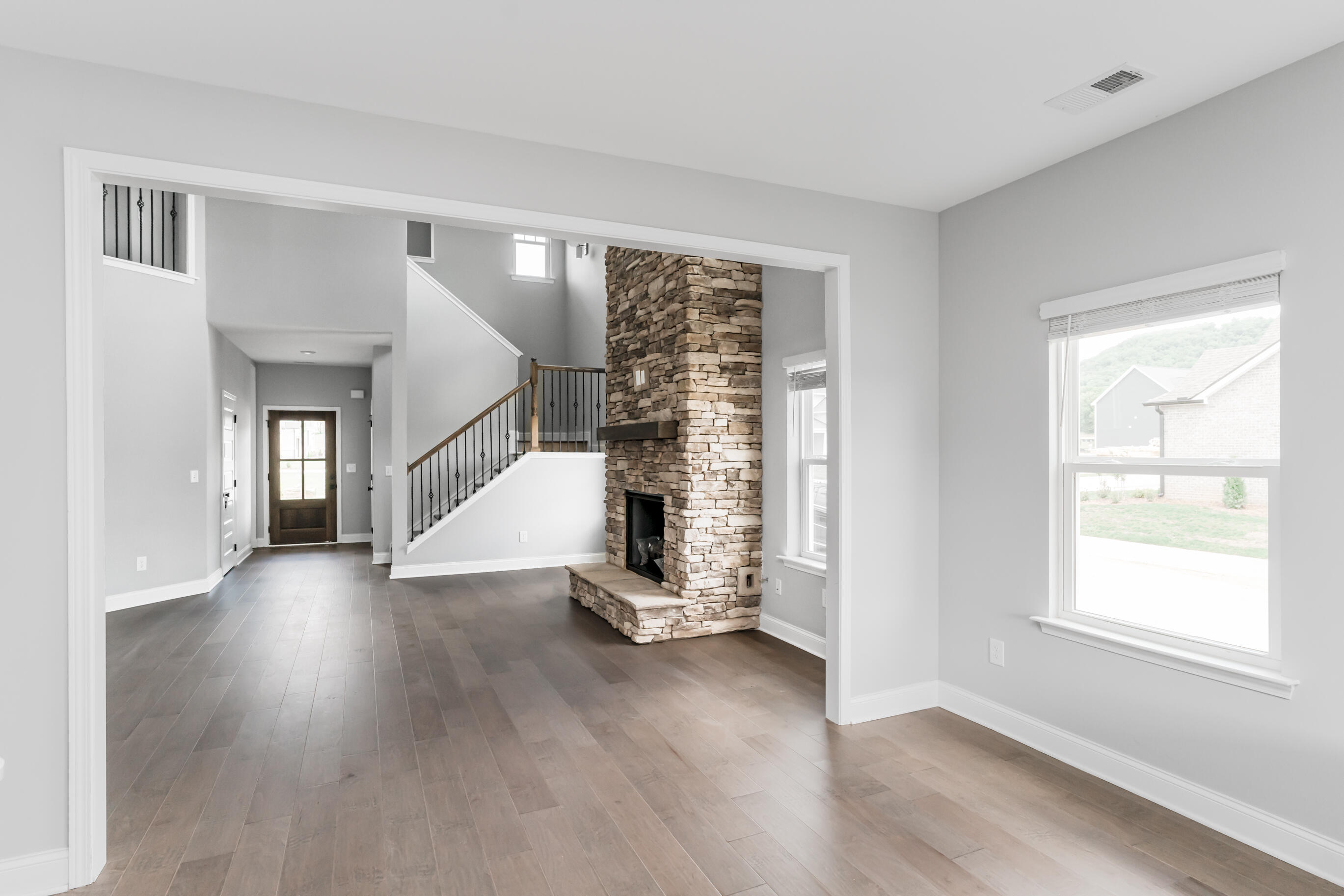 8724 Knolling Loop, 48