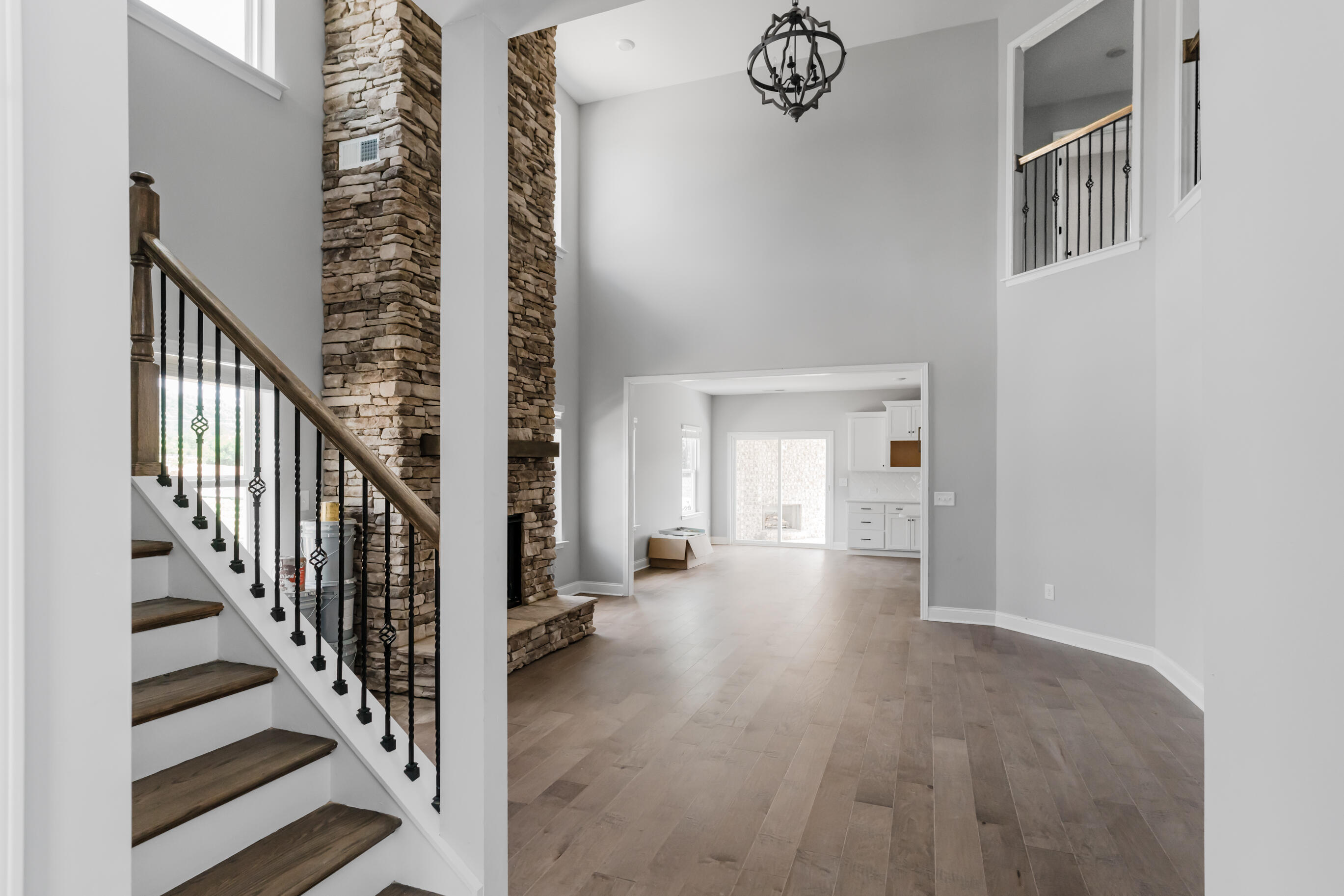 8724 Knolling Loop, 48