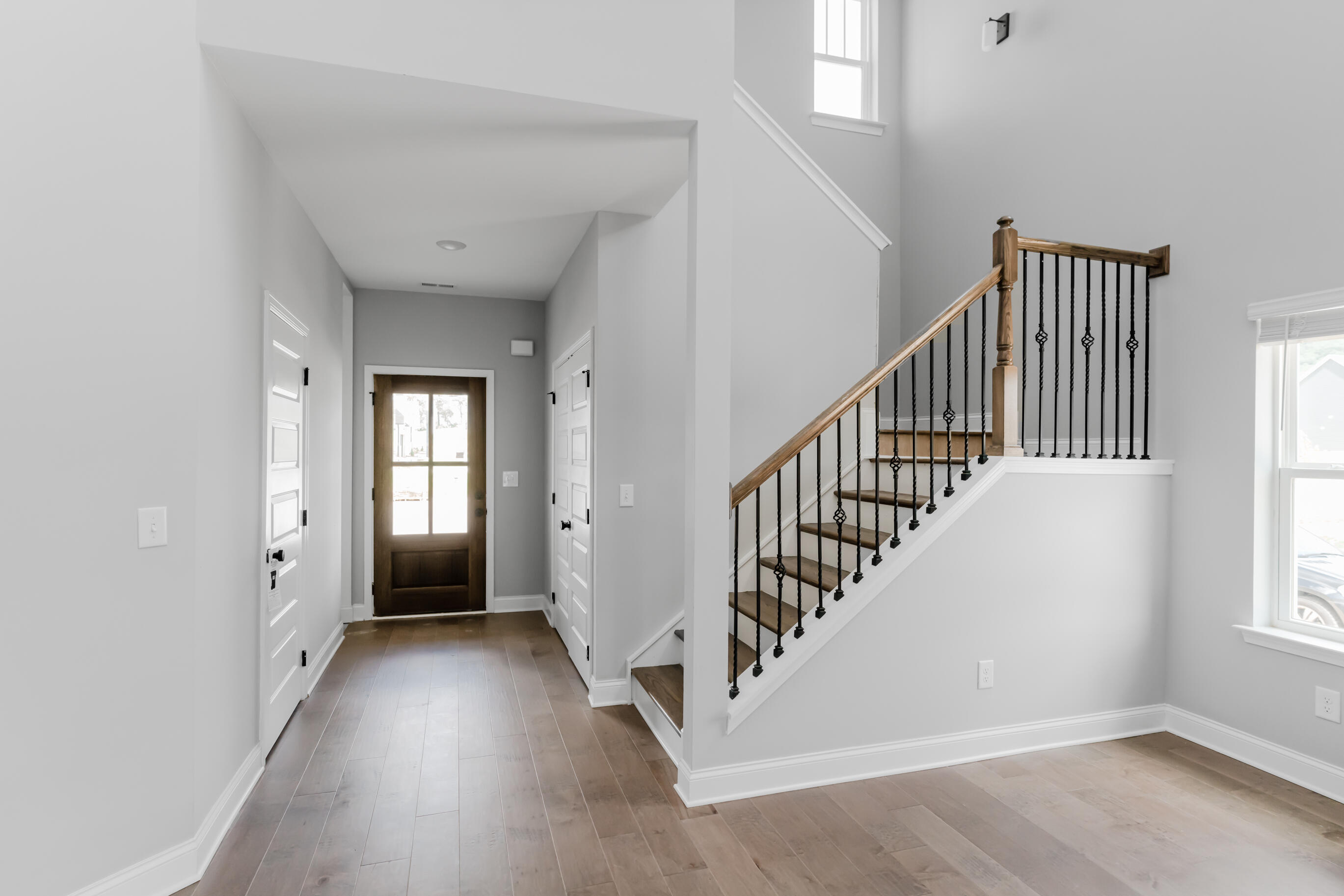 8724 Knolling Loop, 48