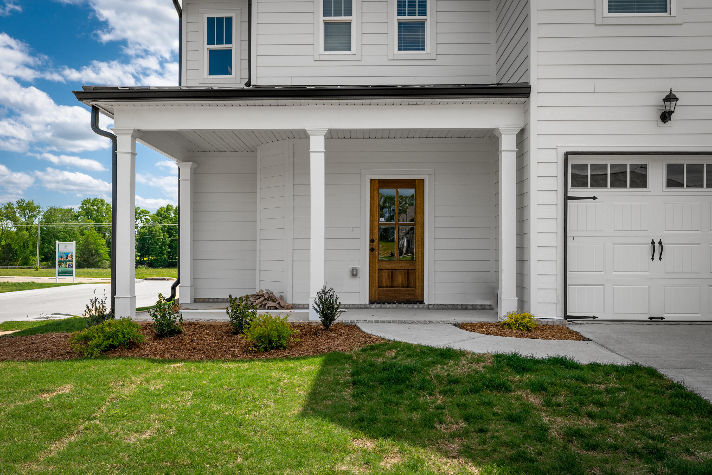 8724 Knolling Loop, 48