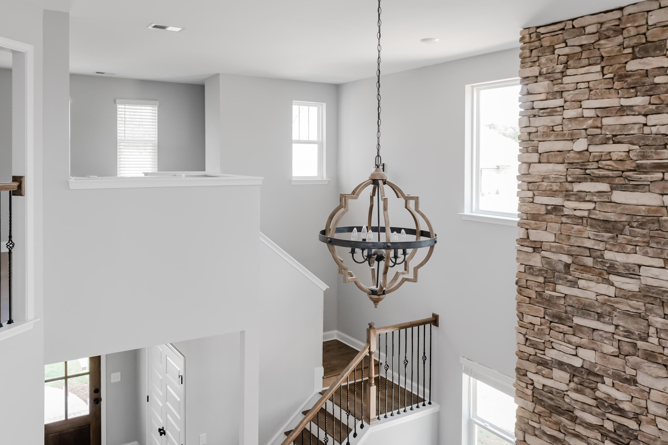 8724 Knolling Loop, 48