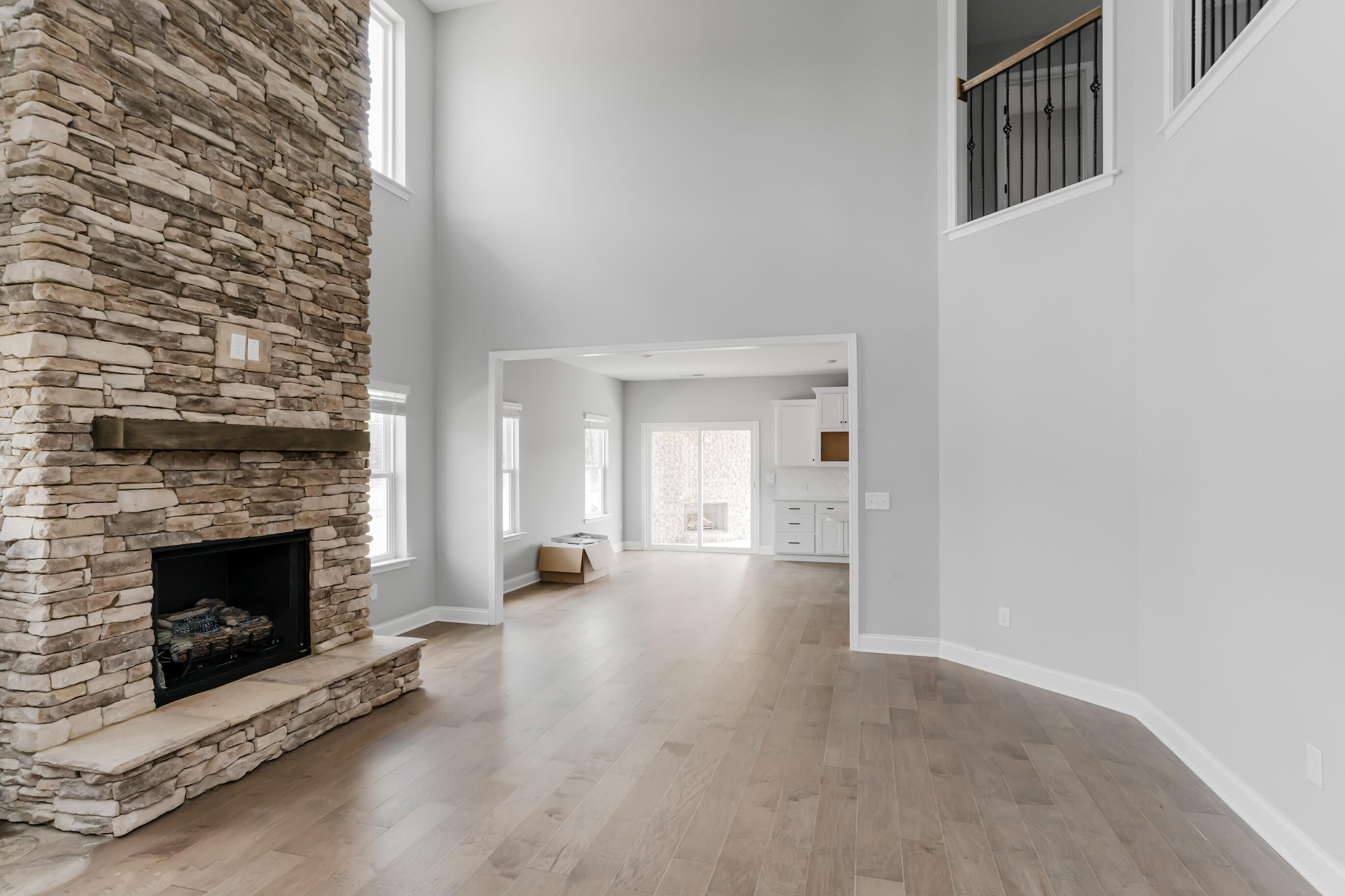 8724 Knolling Loop, 48