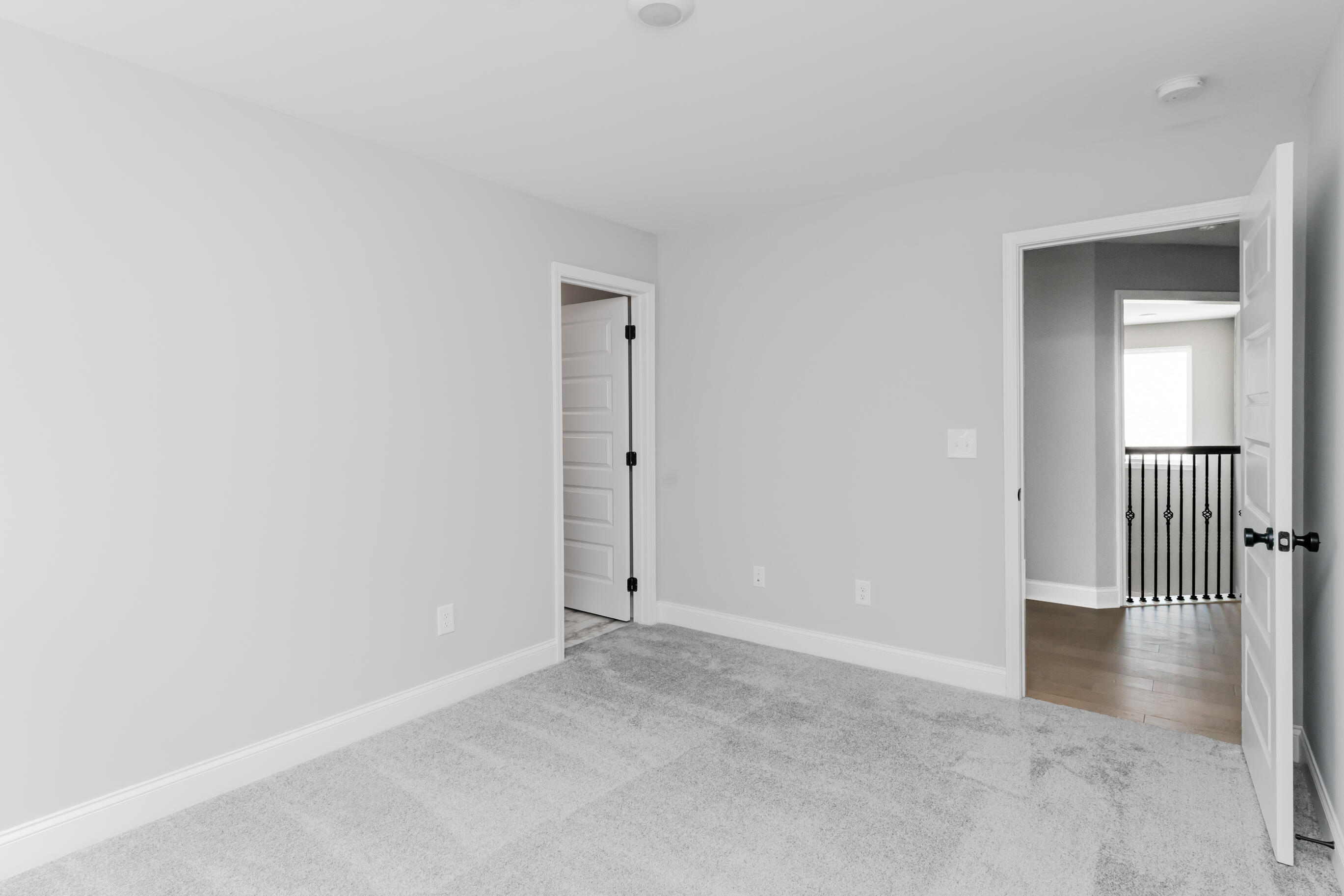 8724 Knolling Loop, 48