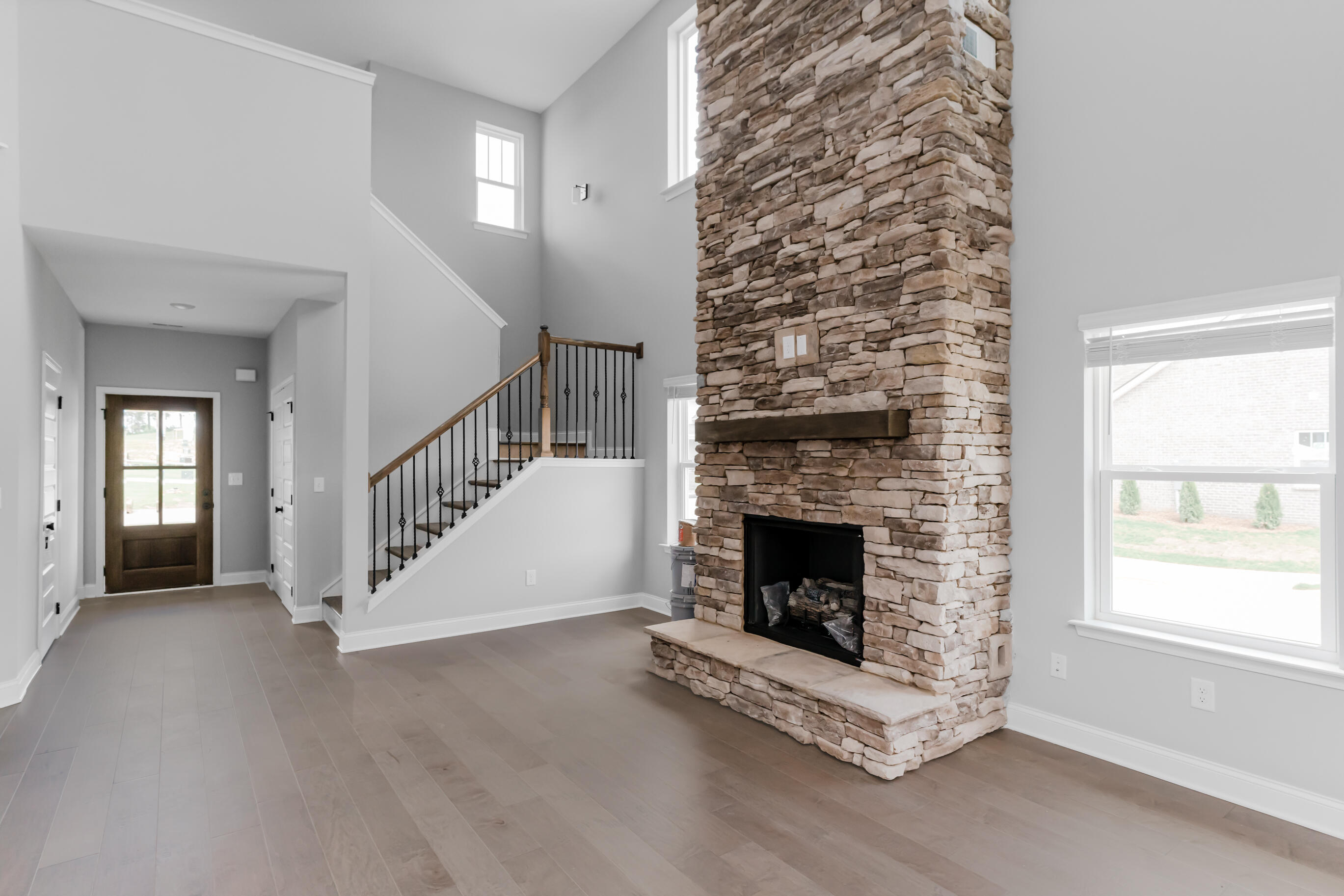 8724 Knolling Loop, 48