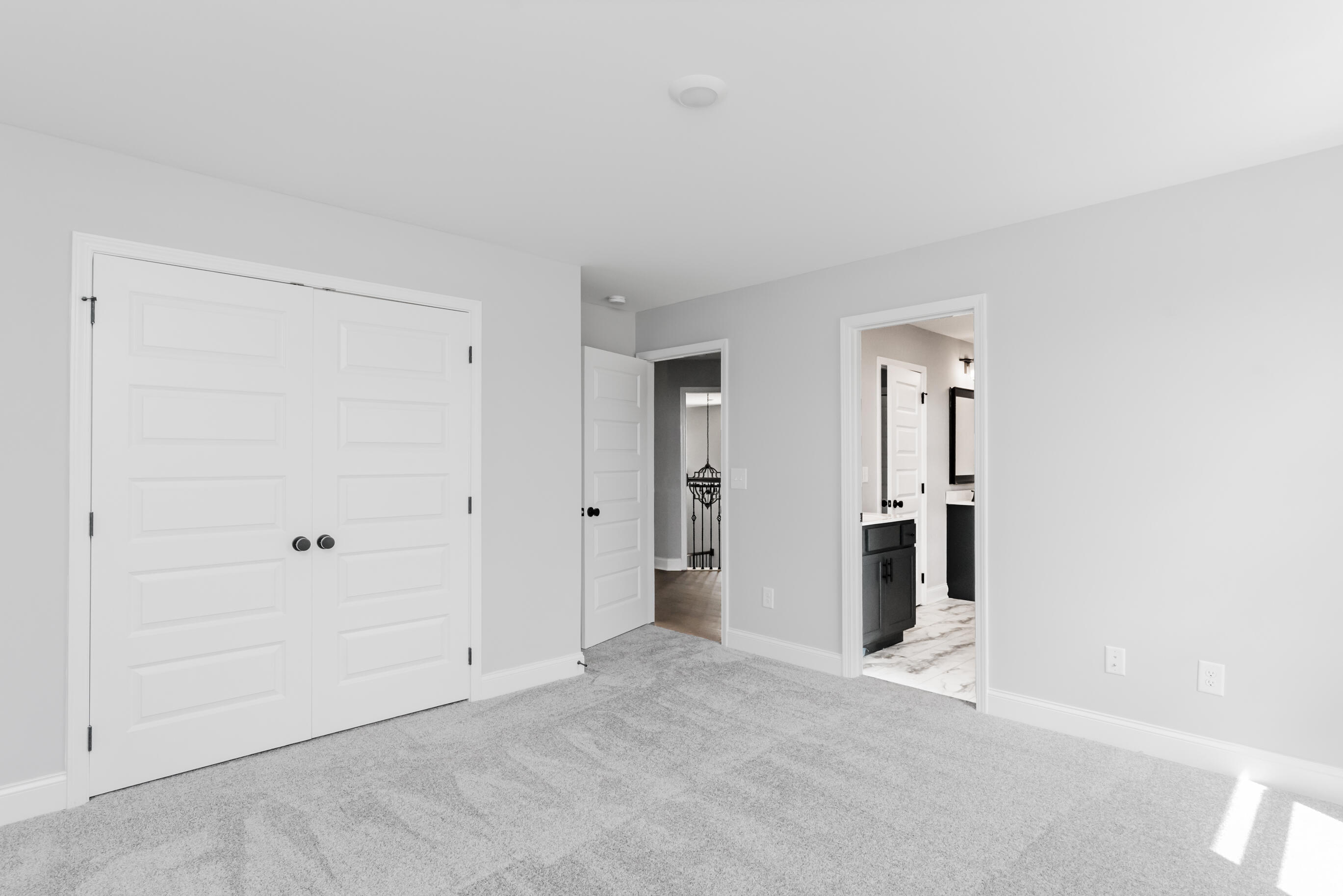 8724 Knolling Loop, 48