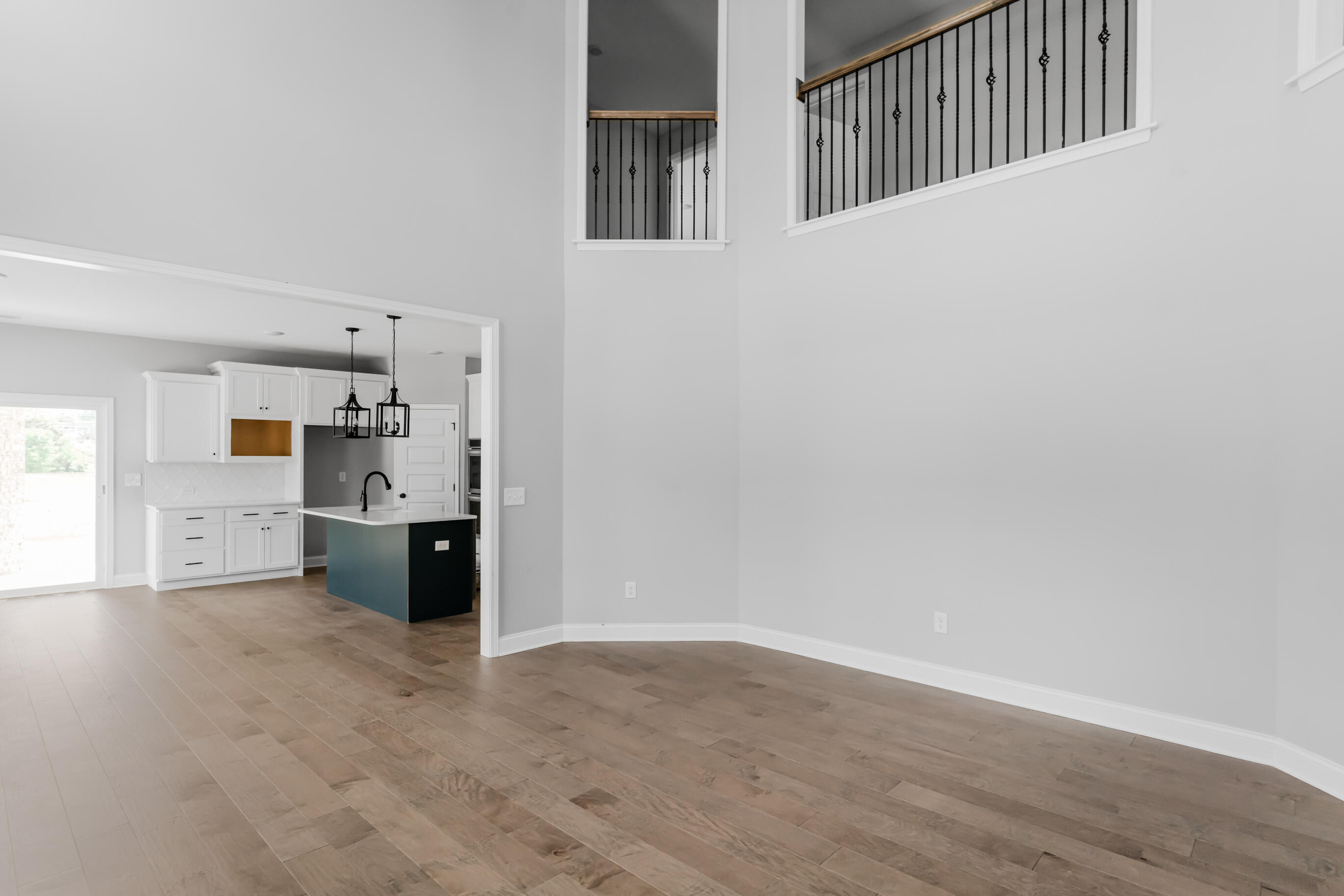 8724 Knolling Loop, 48
