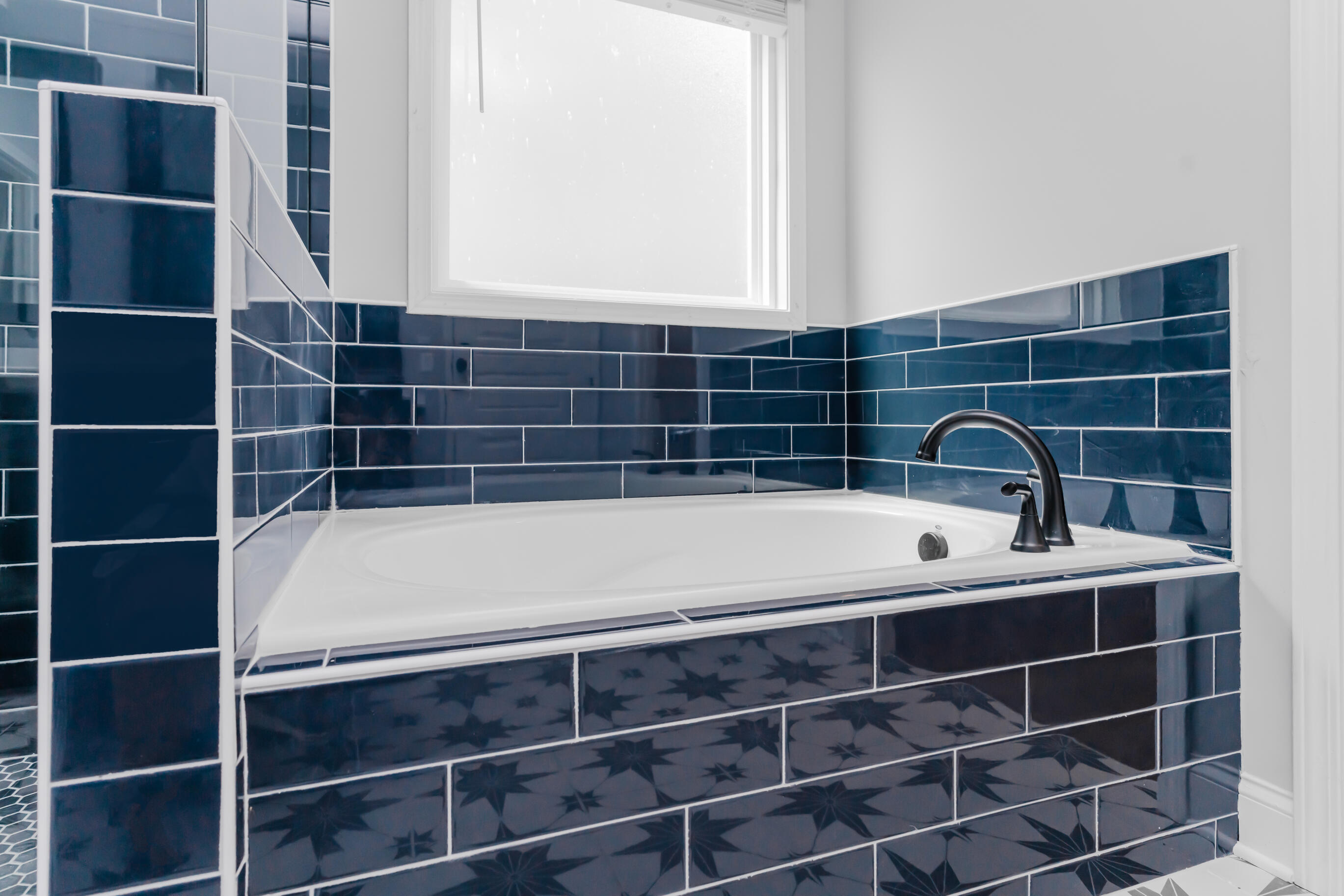 8724 Knolling Loop, 48