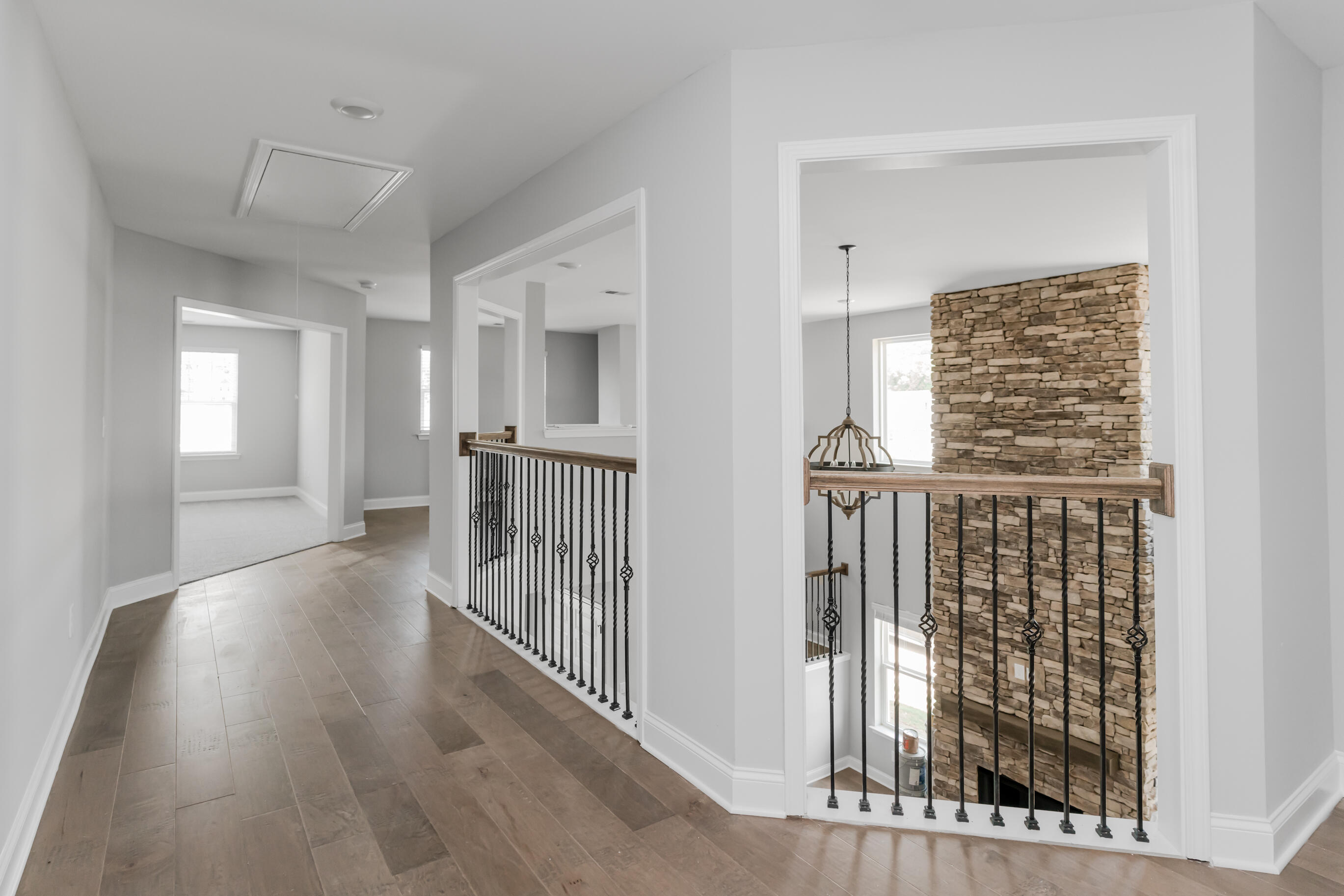 8724 Knolling Loop, 48