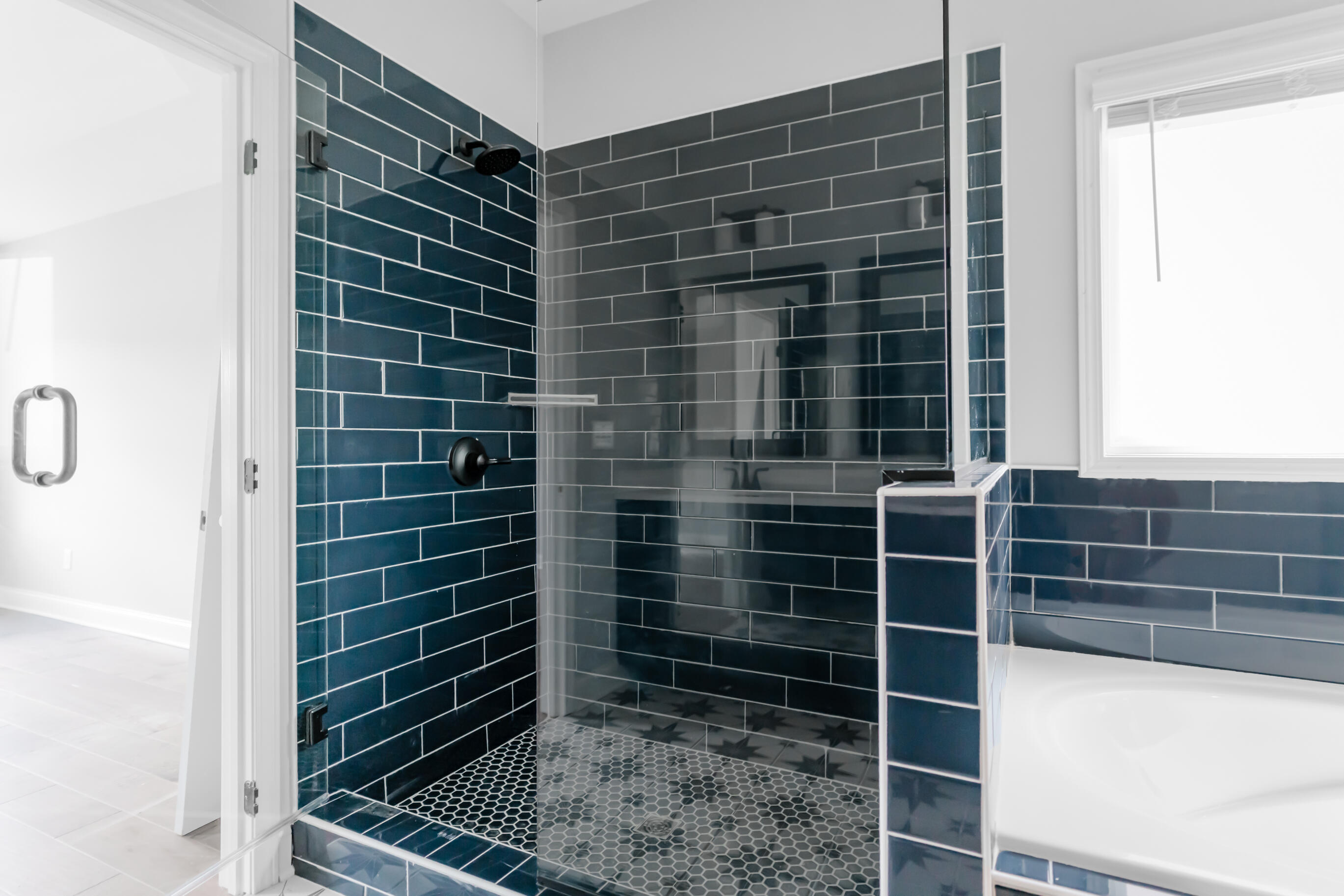 8724 Knolling Loop, 48
