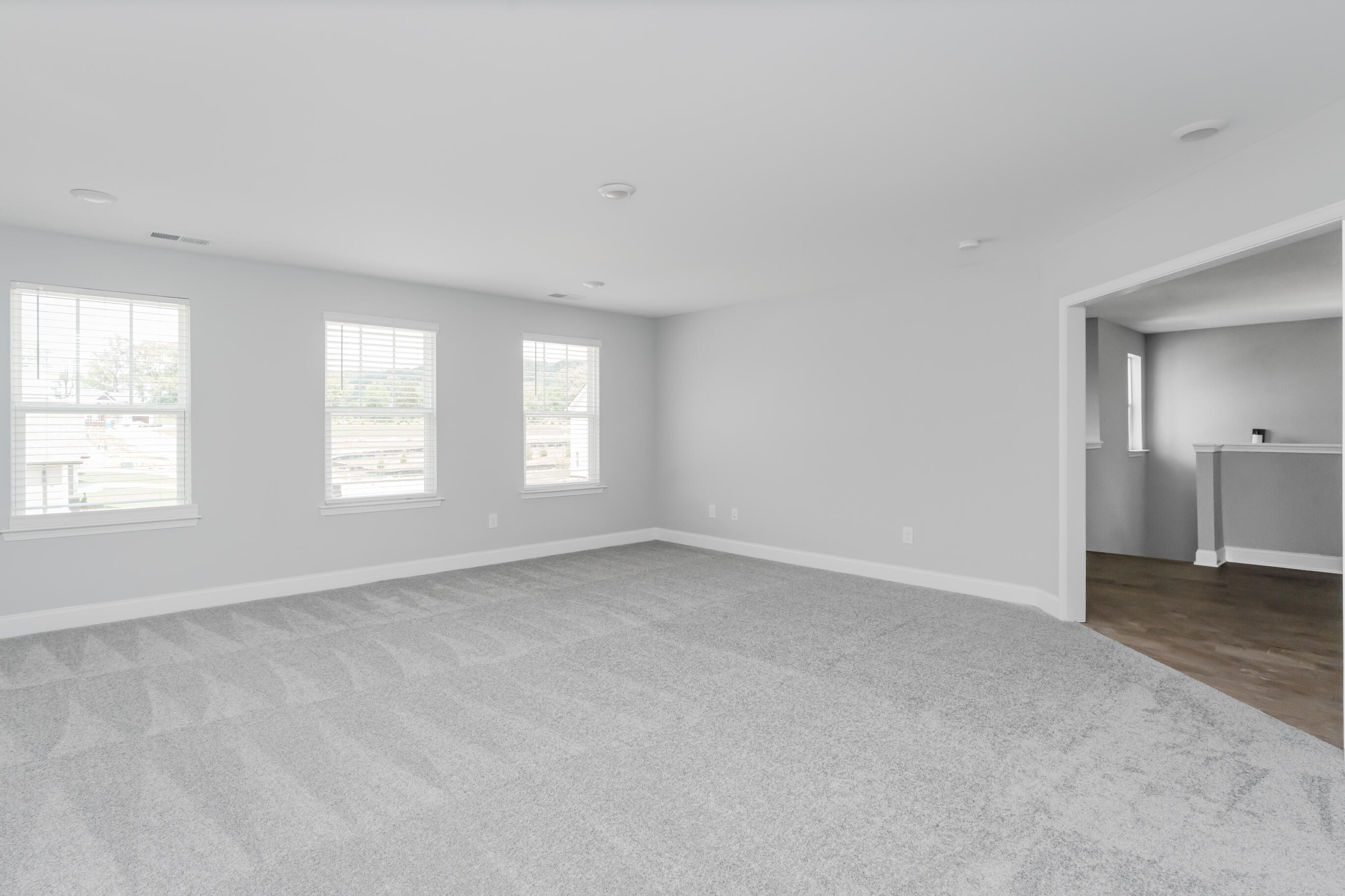 8724 Knolling Loop, 48