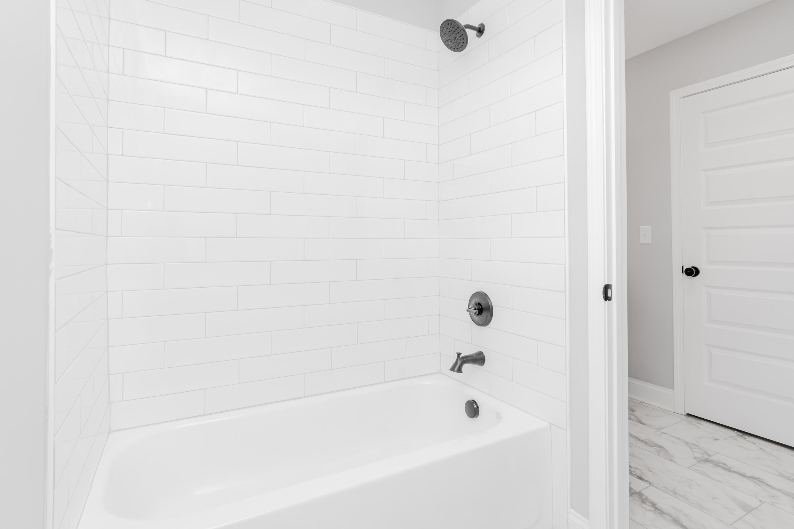 8724 Knolling Loop, 48