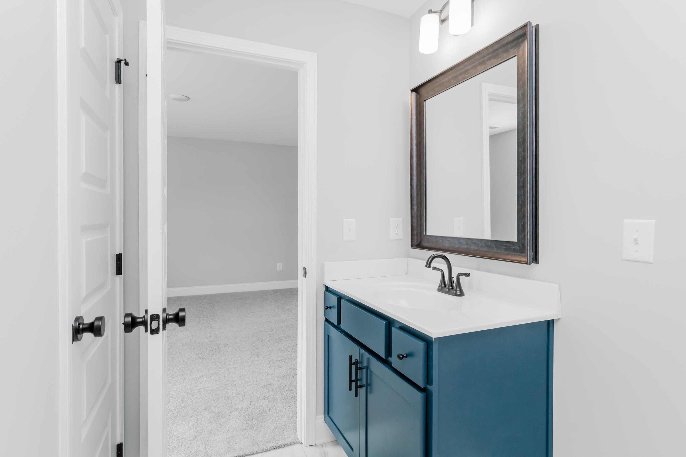 8724 Knolling Loop, 48
