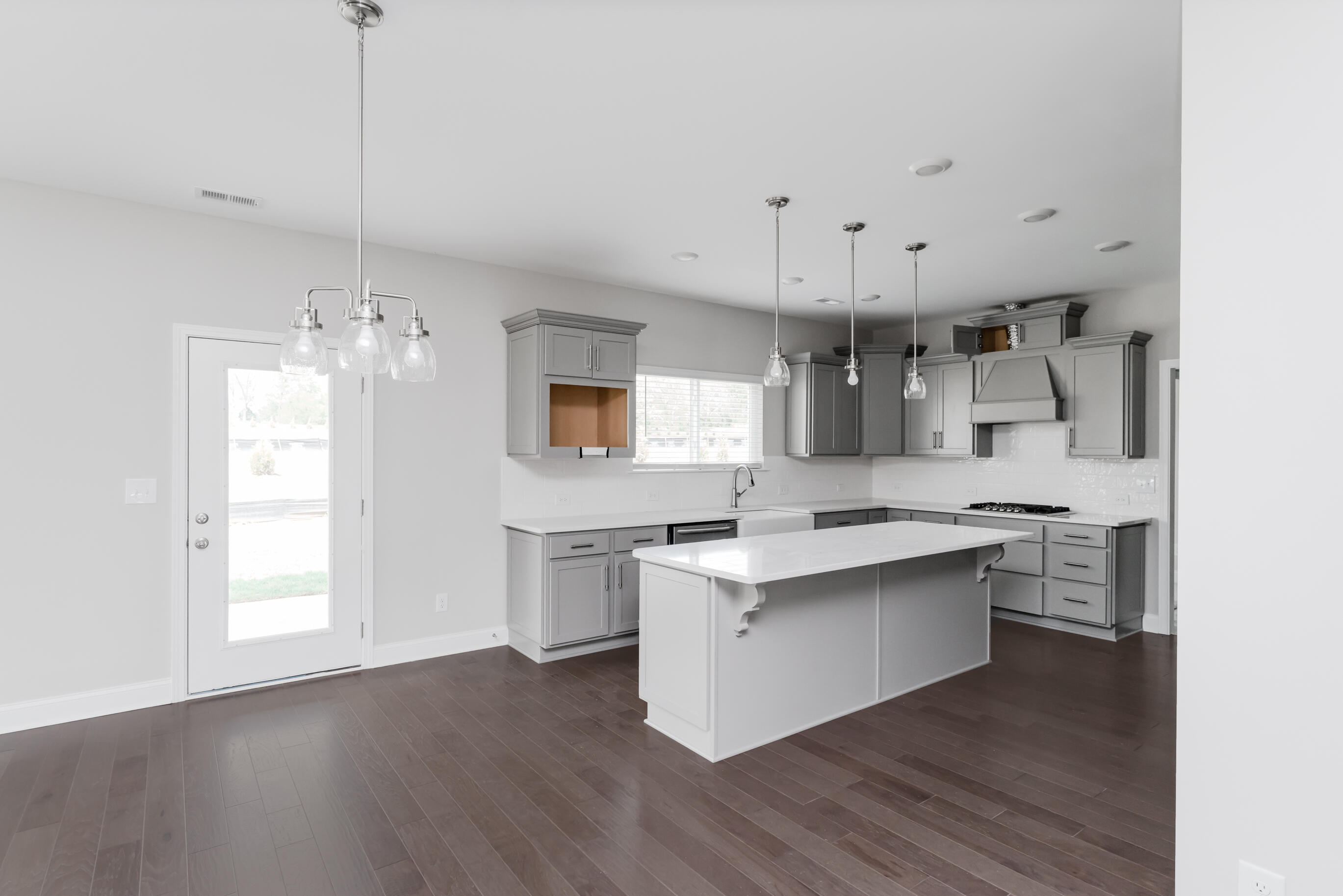 8745 Knolling Loop, 50