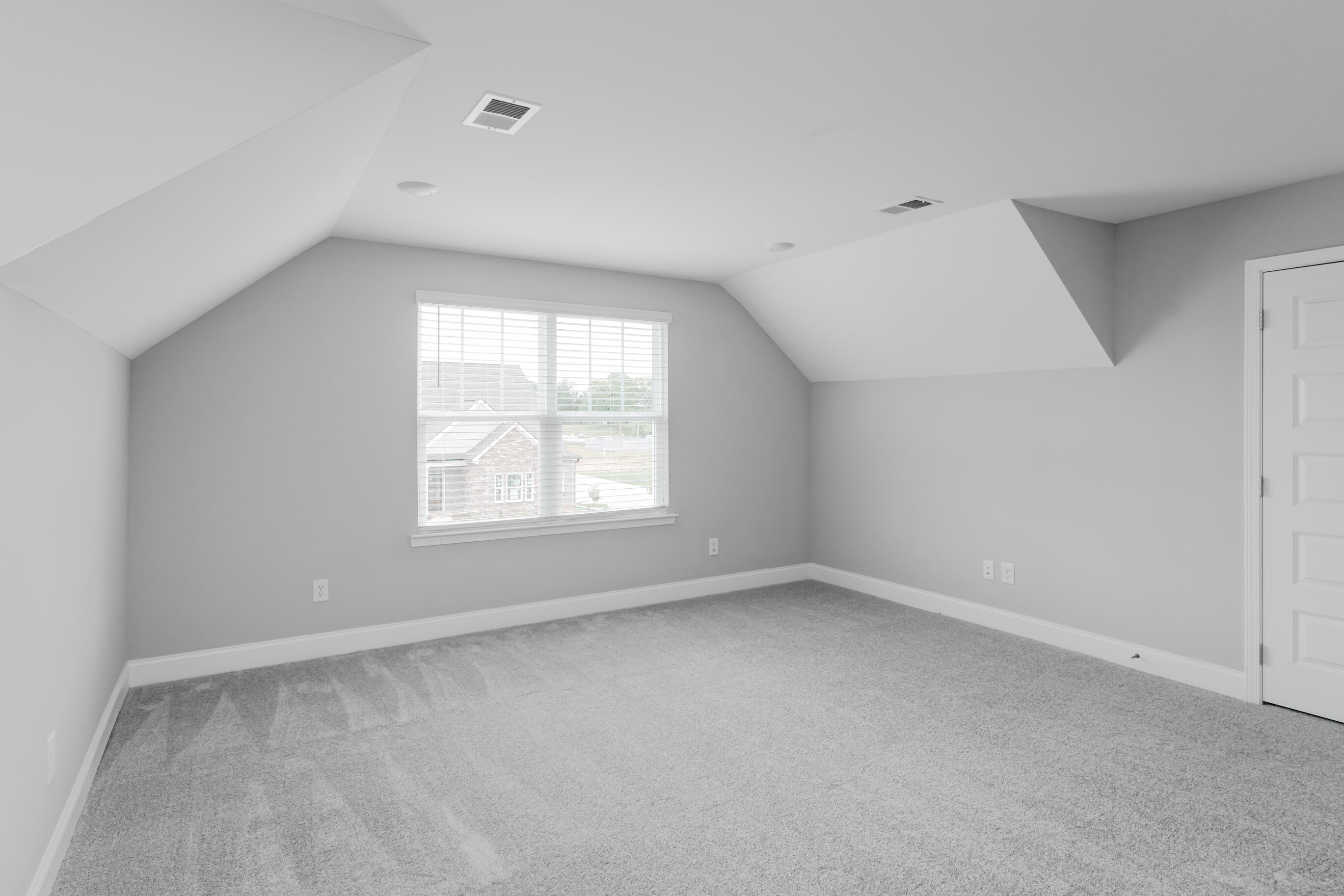 8745 Knolling Loop, 50
