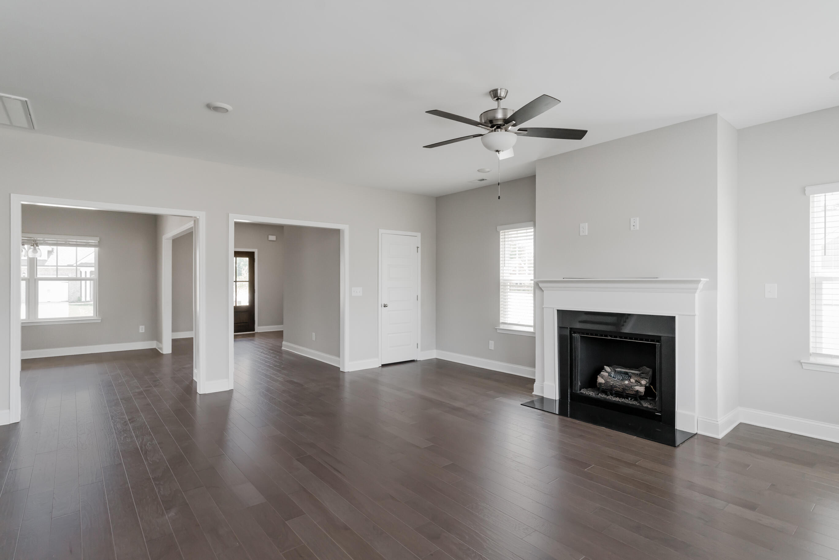 8745 Knolling Loop, 50