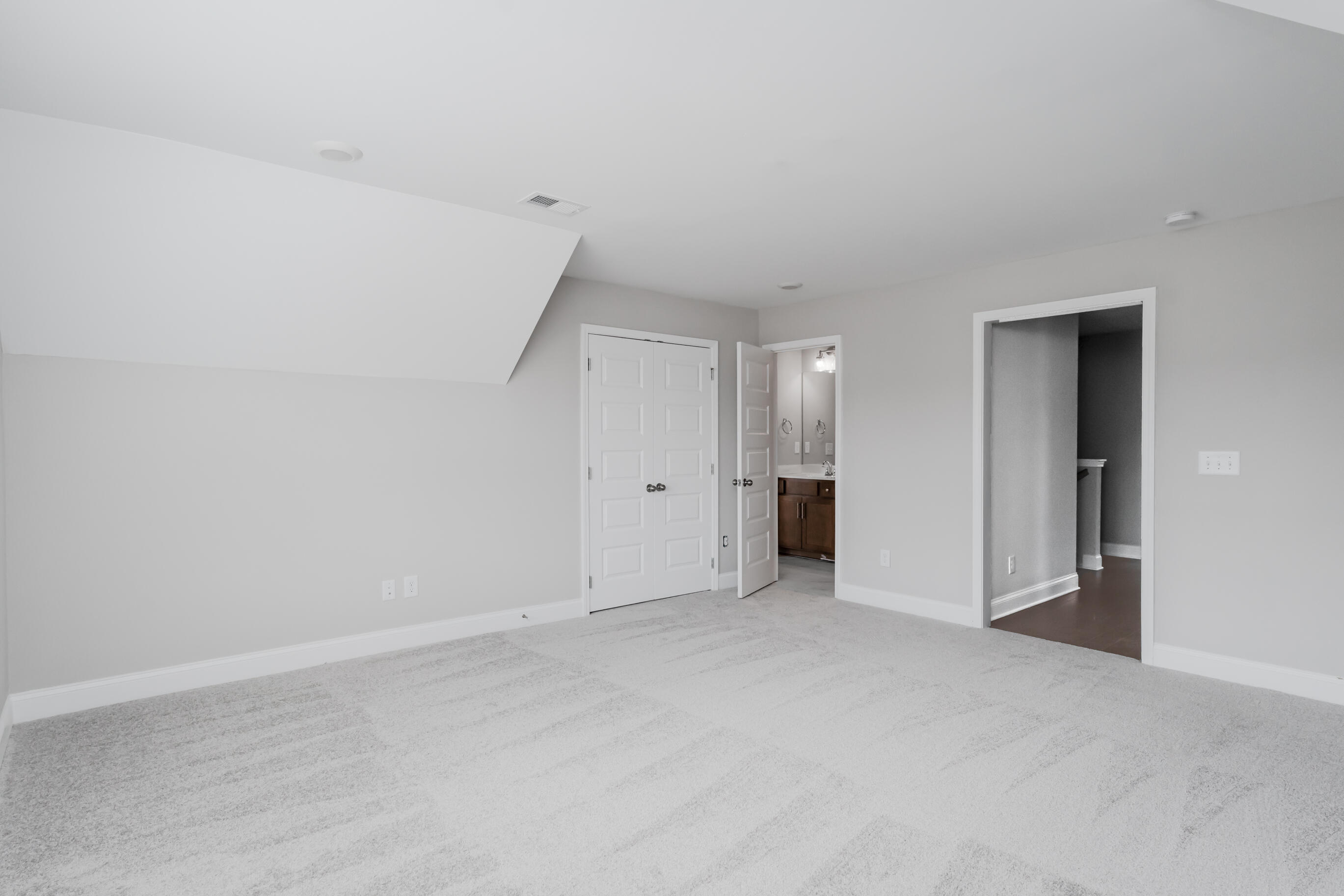 8745 Knolling Loop, 50