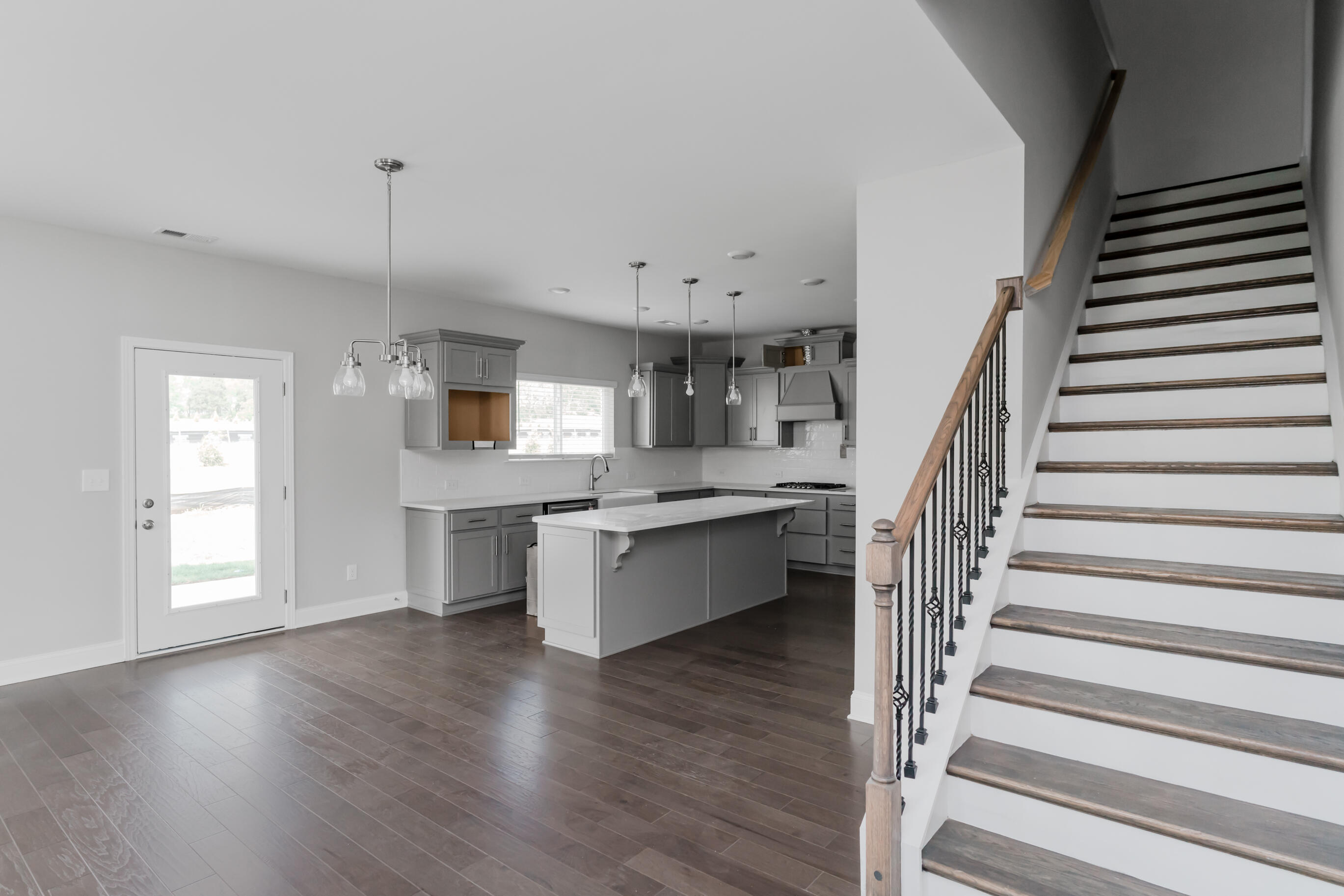 8745 Knolling Loop, 50