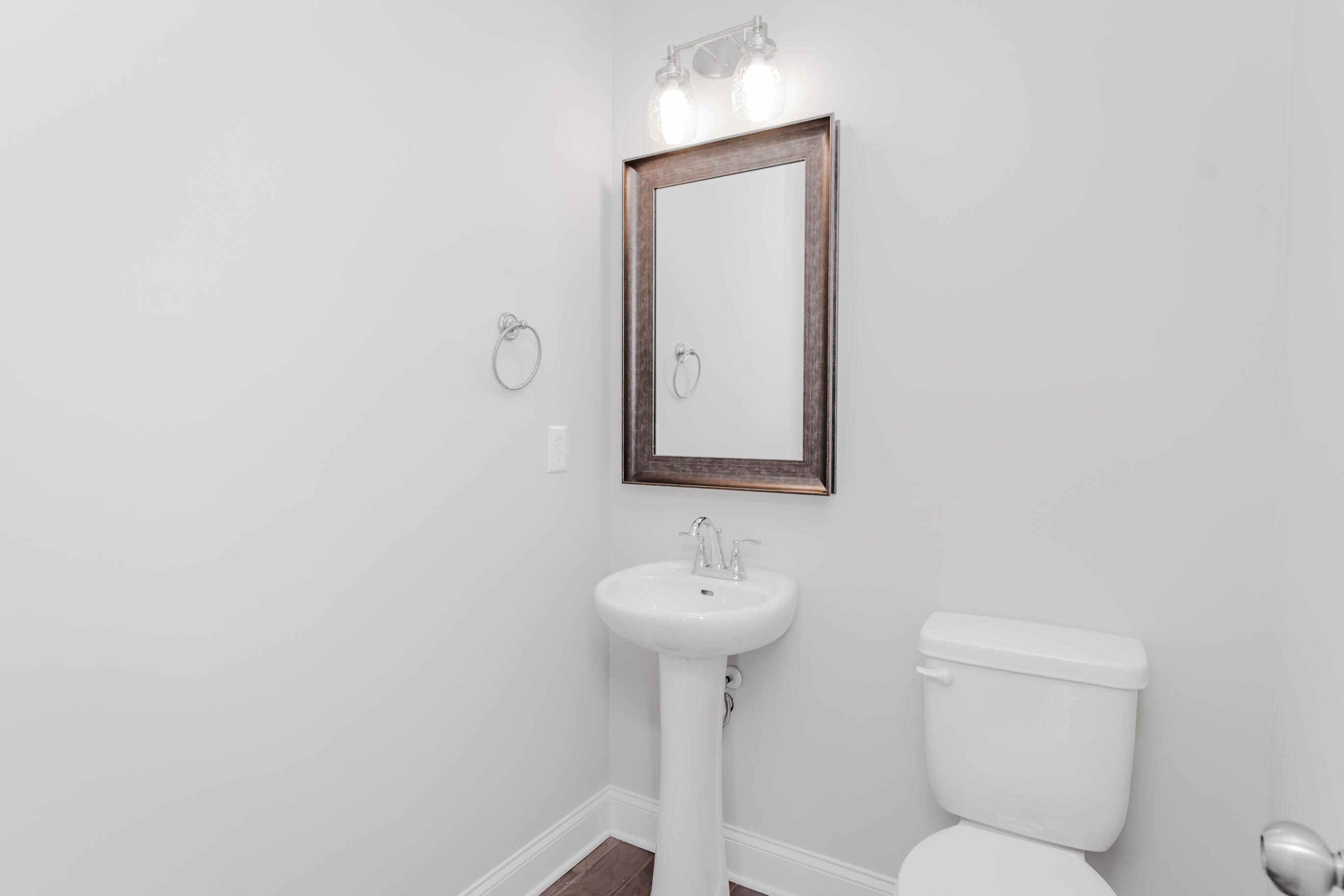 8745 Knolling Loop, 50