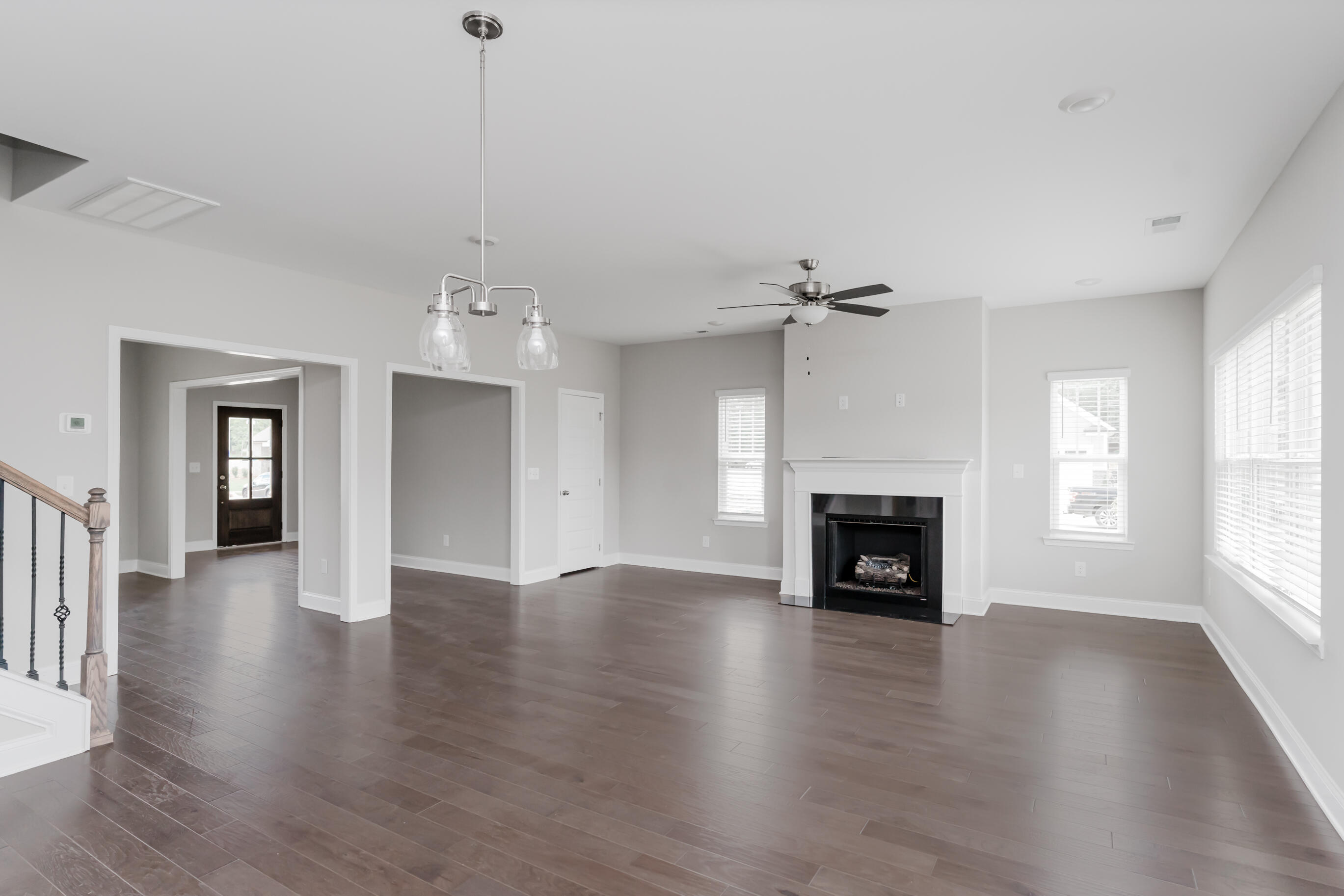 8745 Knolling Loop, 50