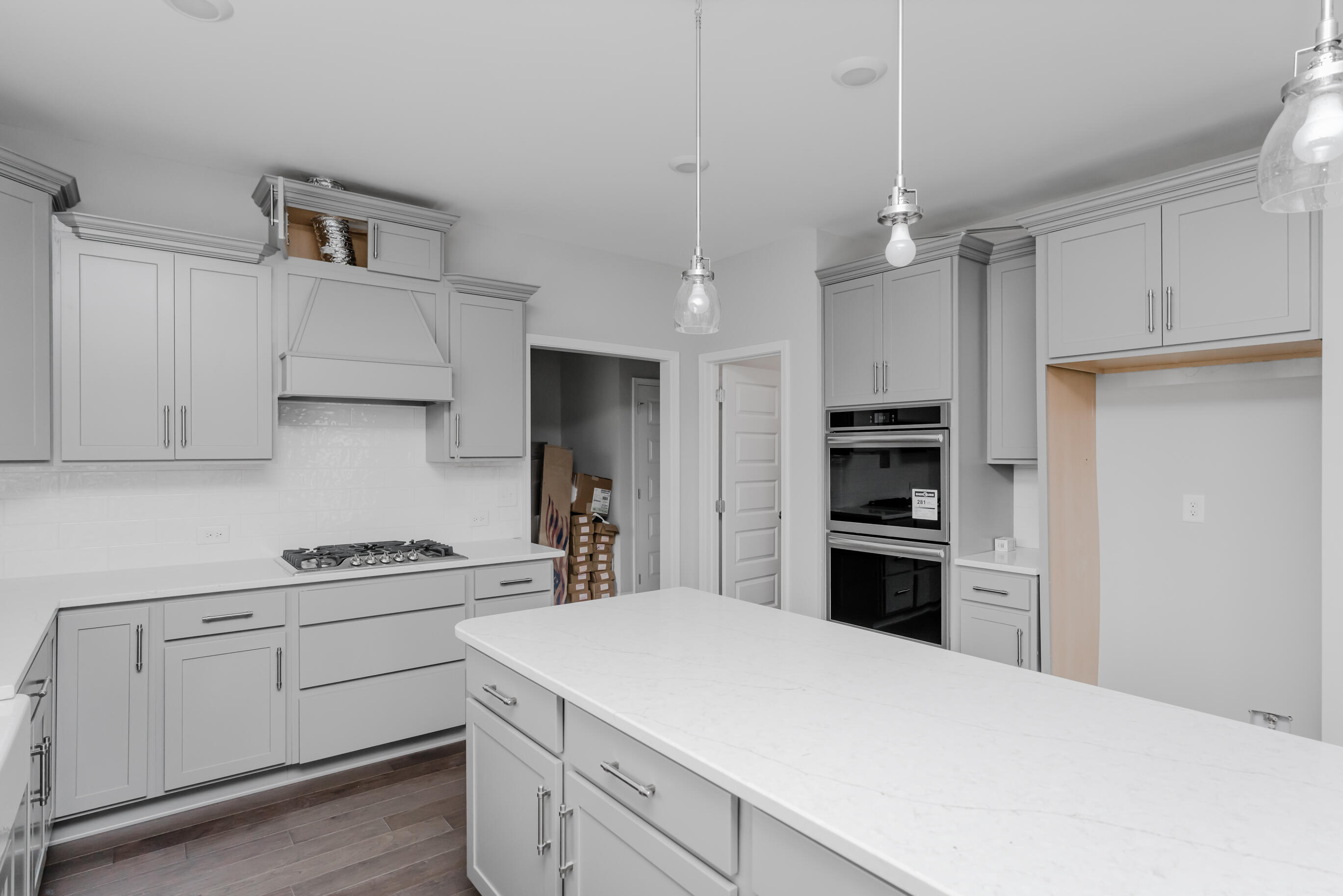8745 Knolling Loop, 50