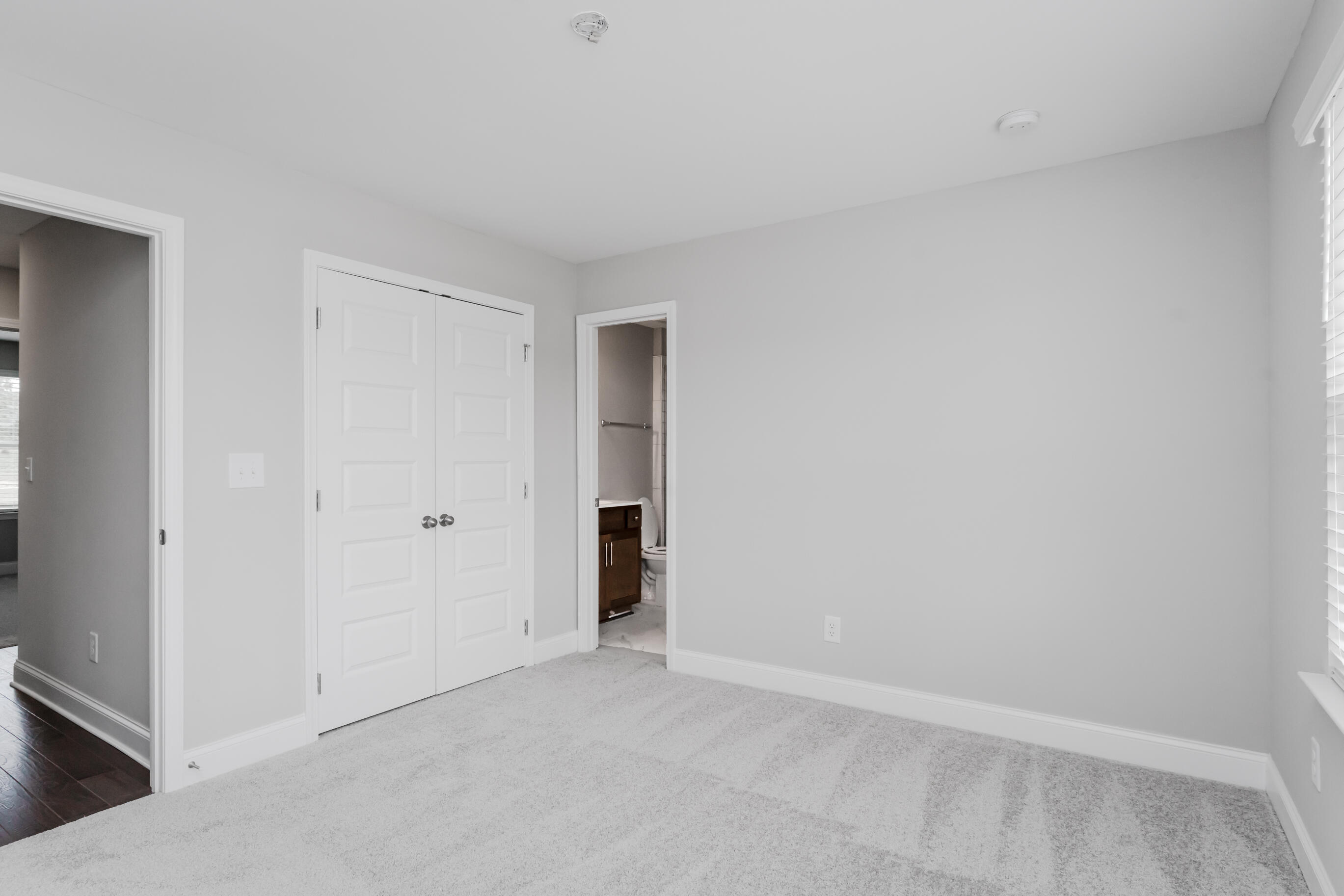 8745 Knolling Loop, 50