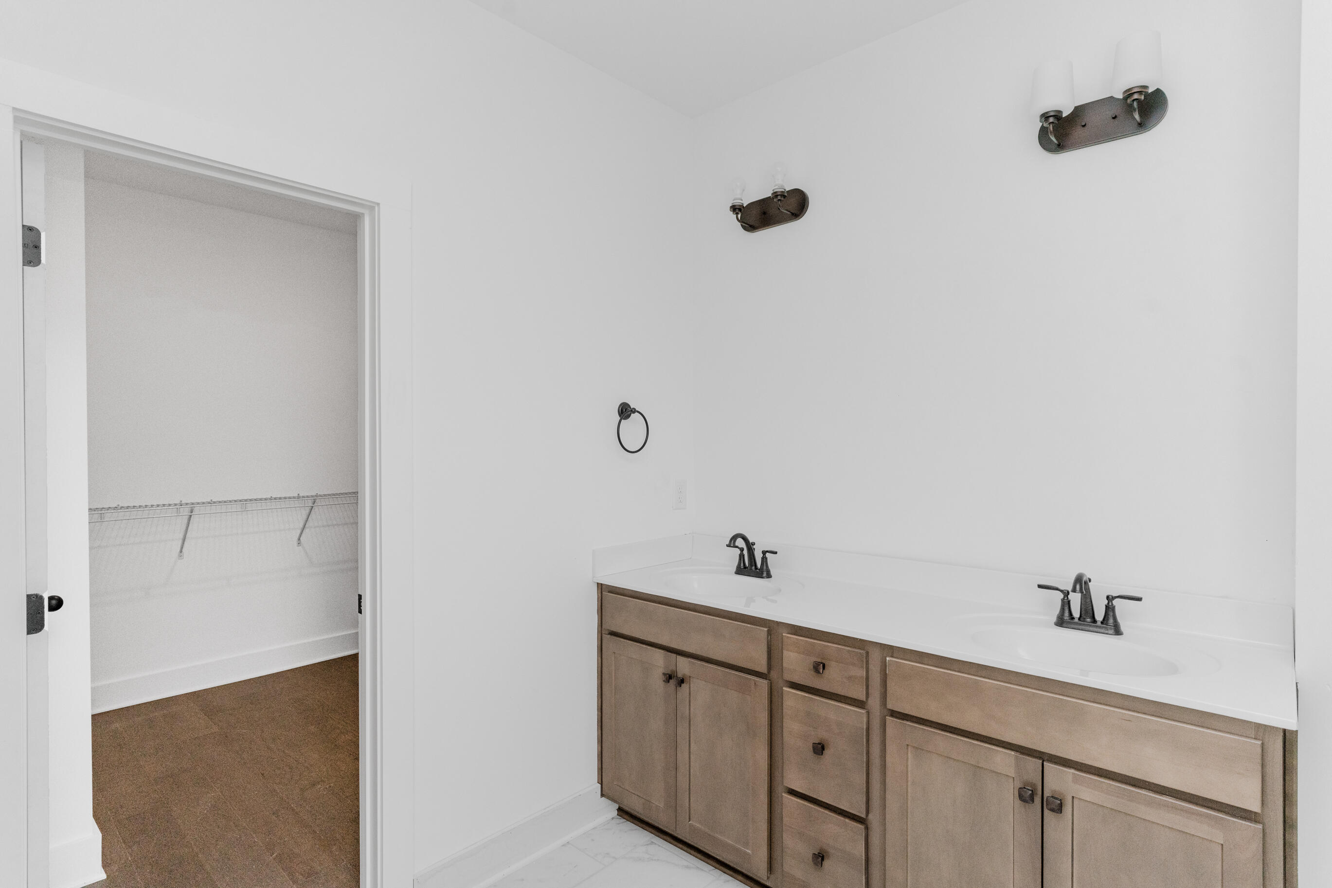 8761 Knolling Loop, 51
