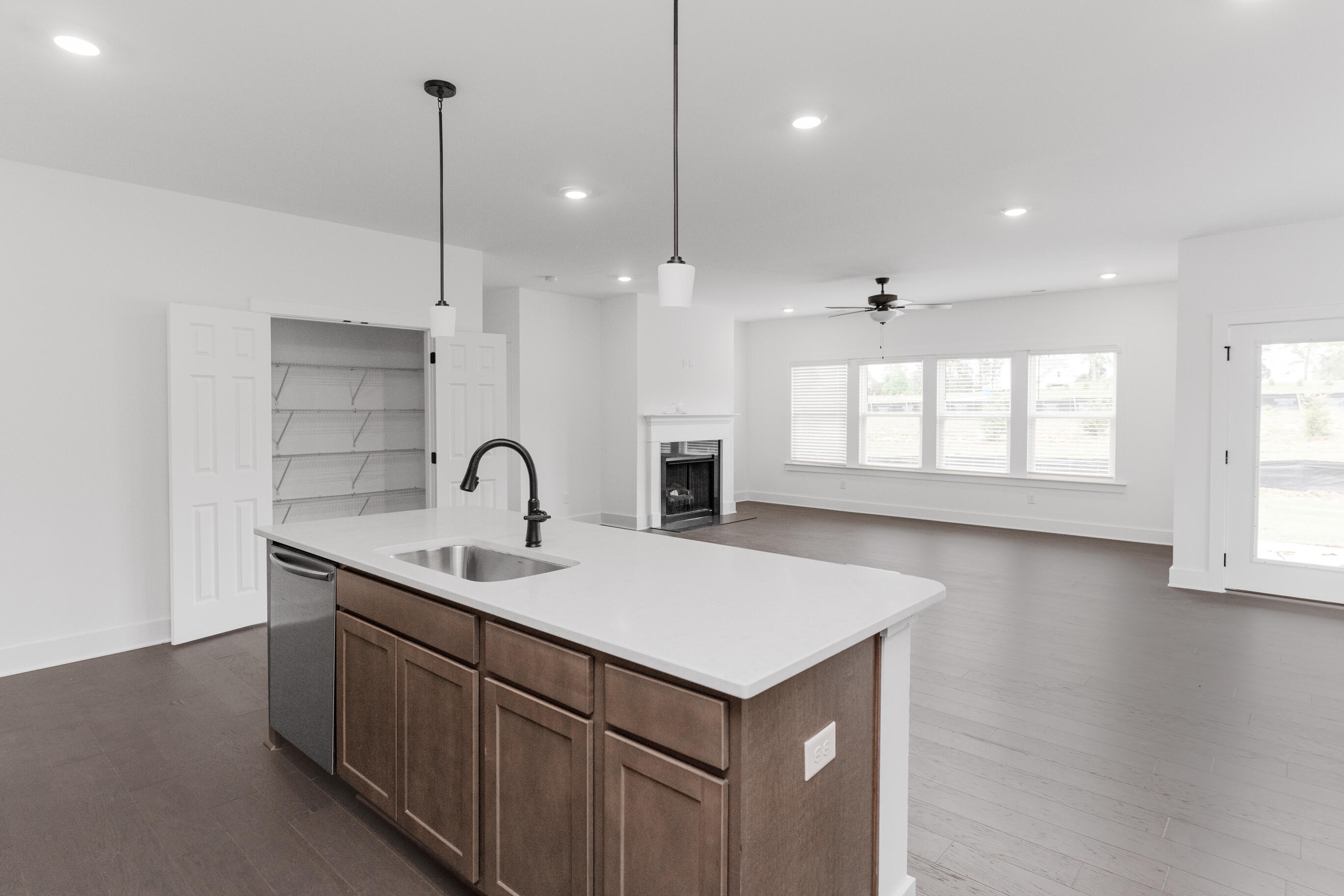 8761 Knolling Loop, 51