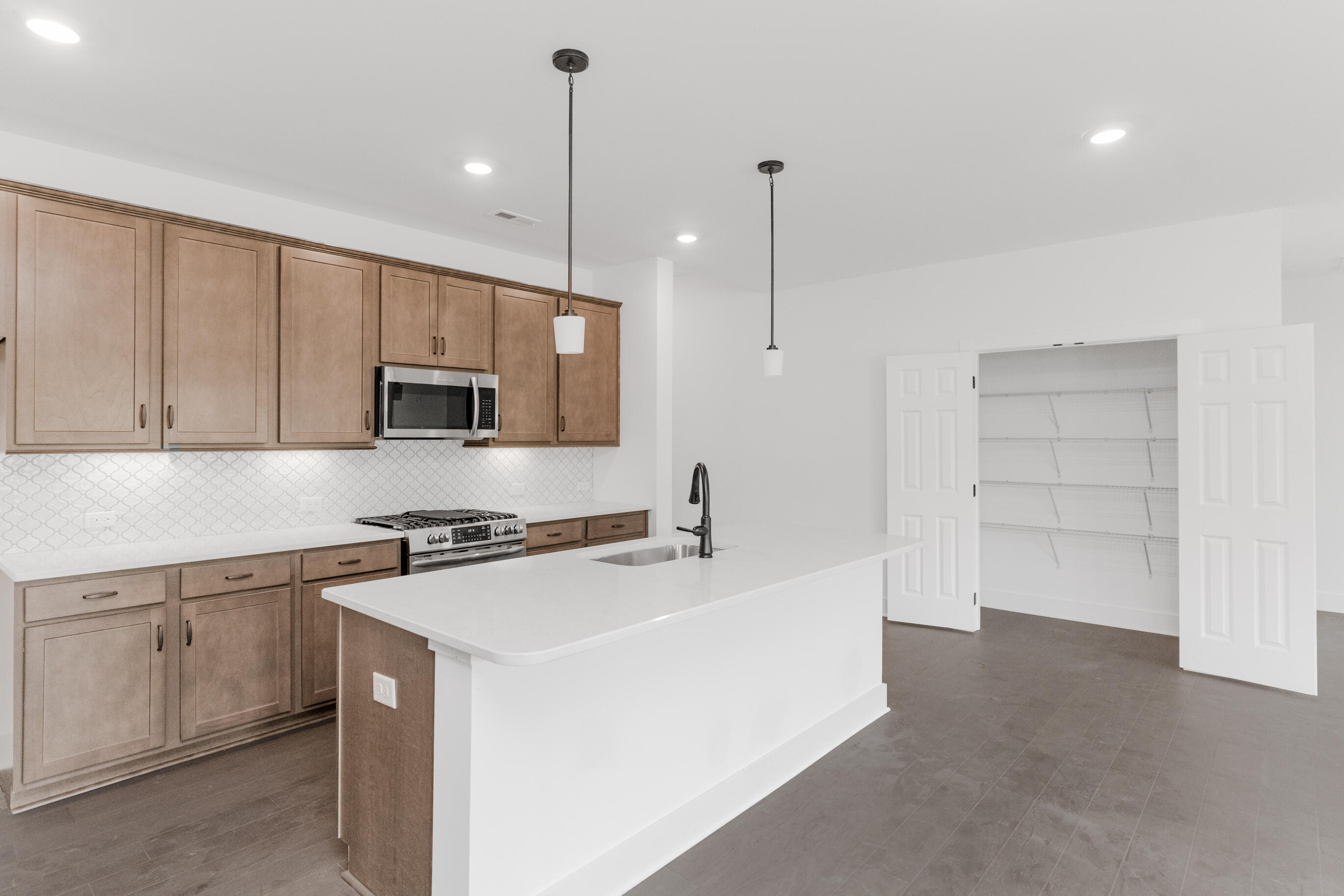 8761 Knolling Loop, 51
