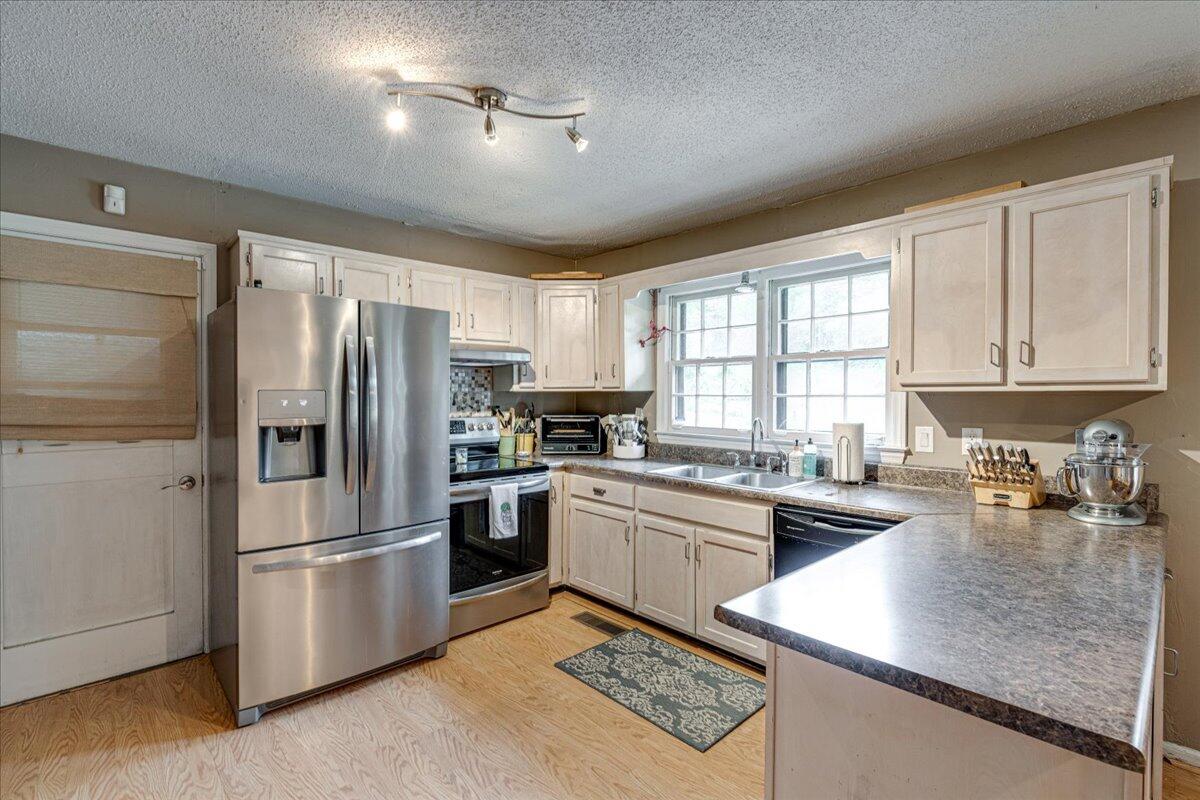 107 Sunnyside Drive