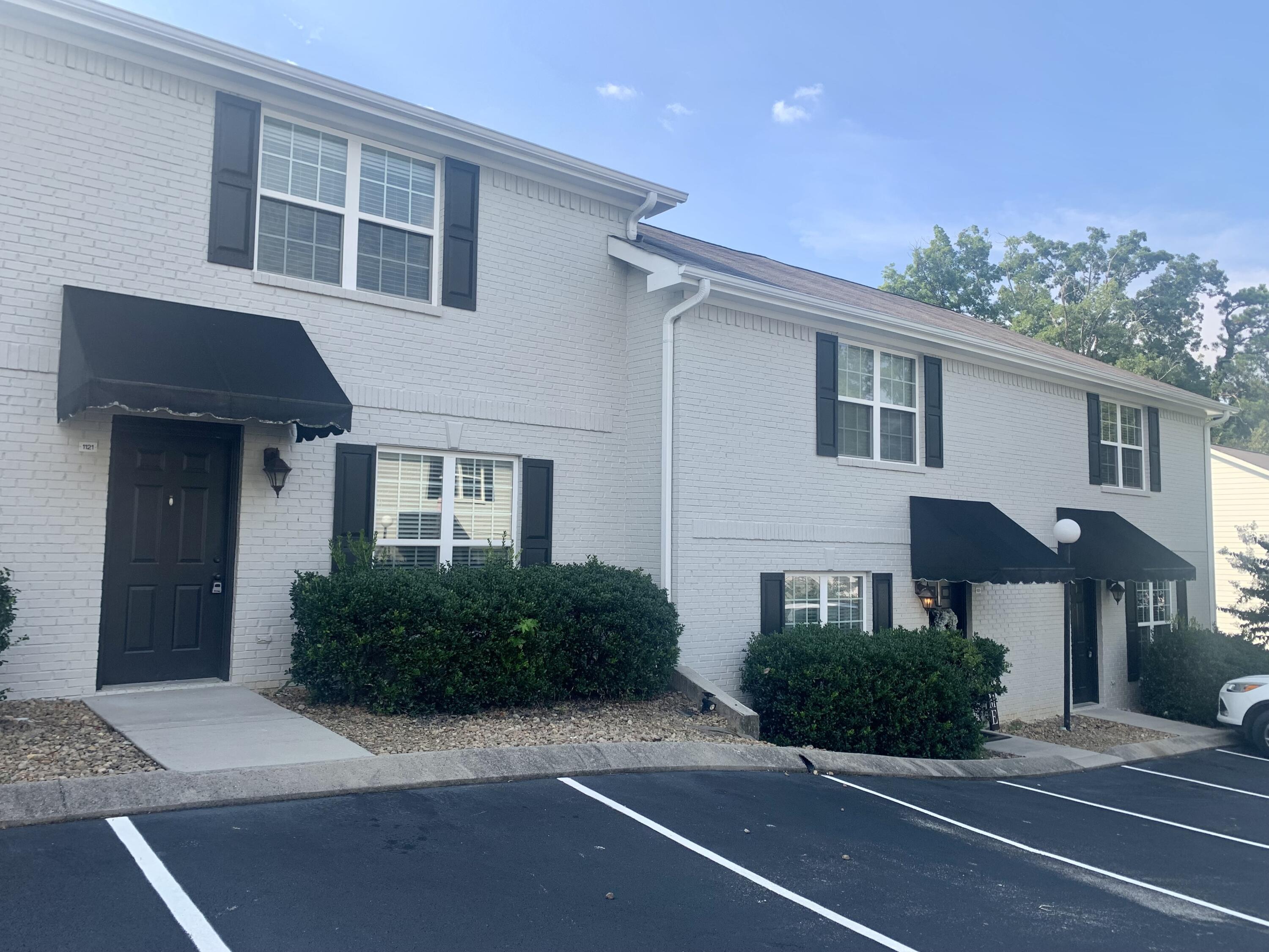 1100 Maple Tree Lane, 1105