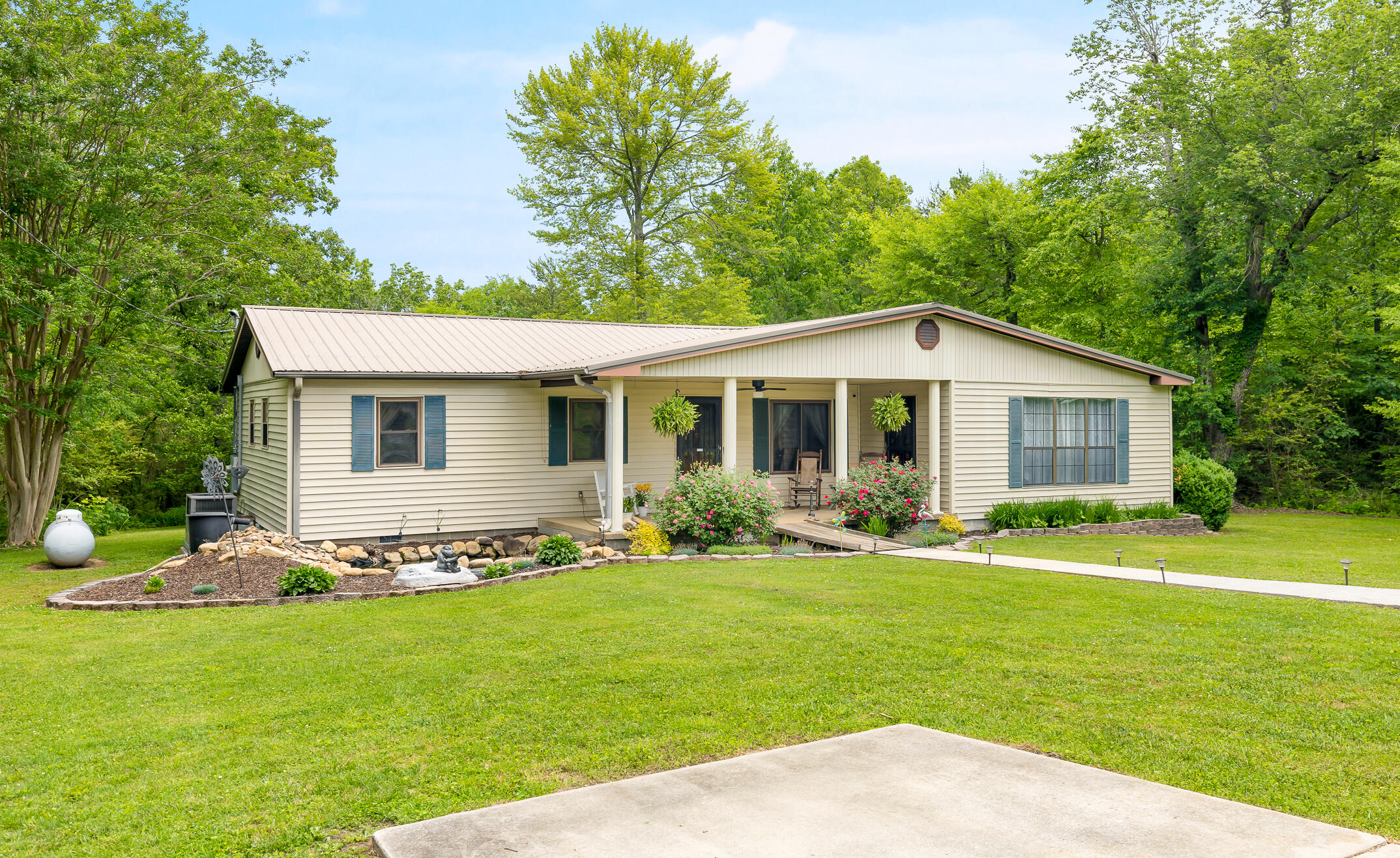 1351 Hwy 301