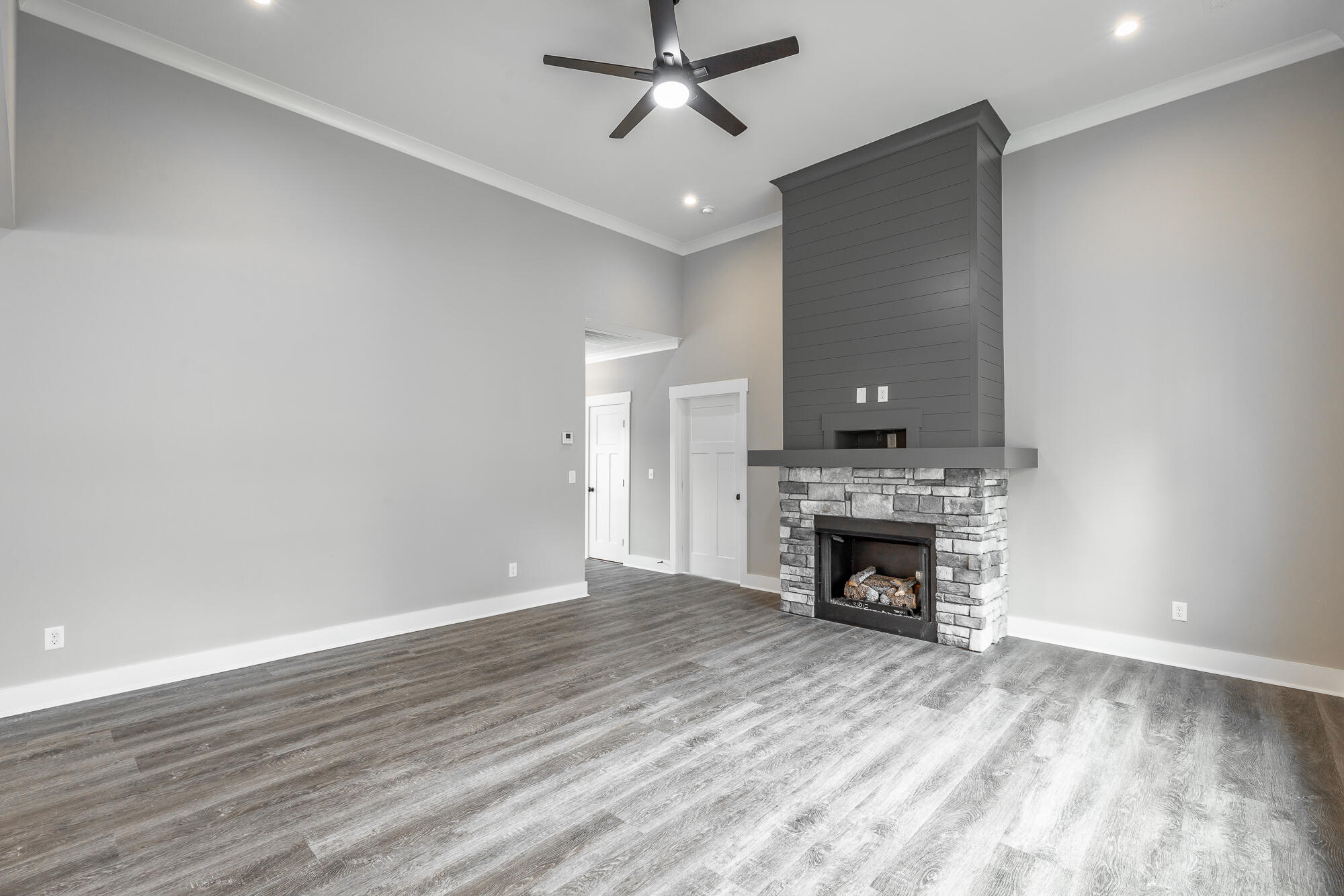 905 Live Oak Road, 198